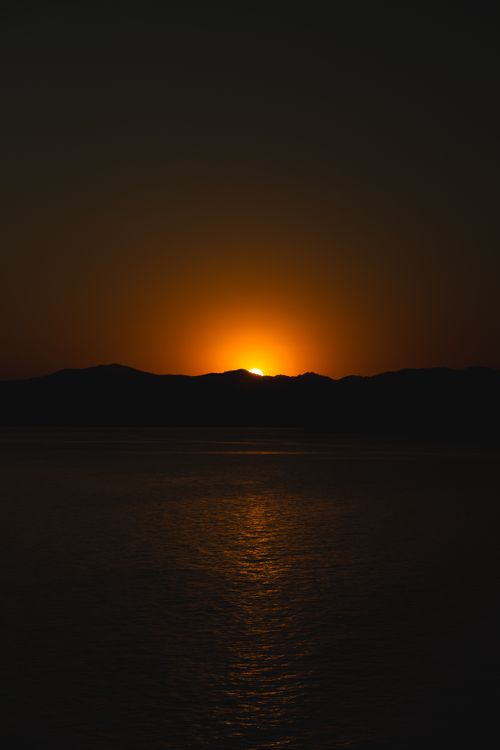 De franc Posta De Sol Serena Sobre Aigües Tranquil·Les Foto d'estoc