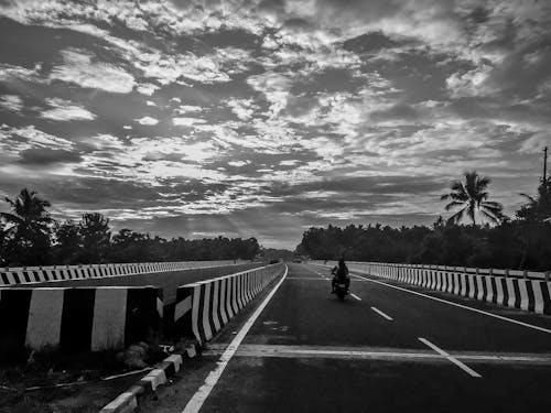 Immagine gratuita di bianco e nero, cielo nuvoloso, kerala