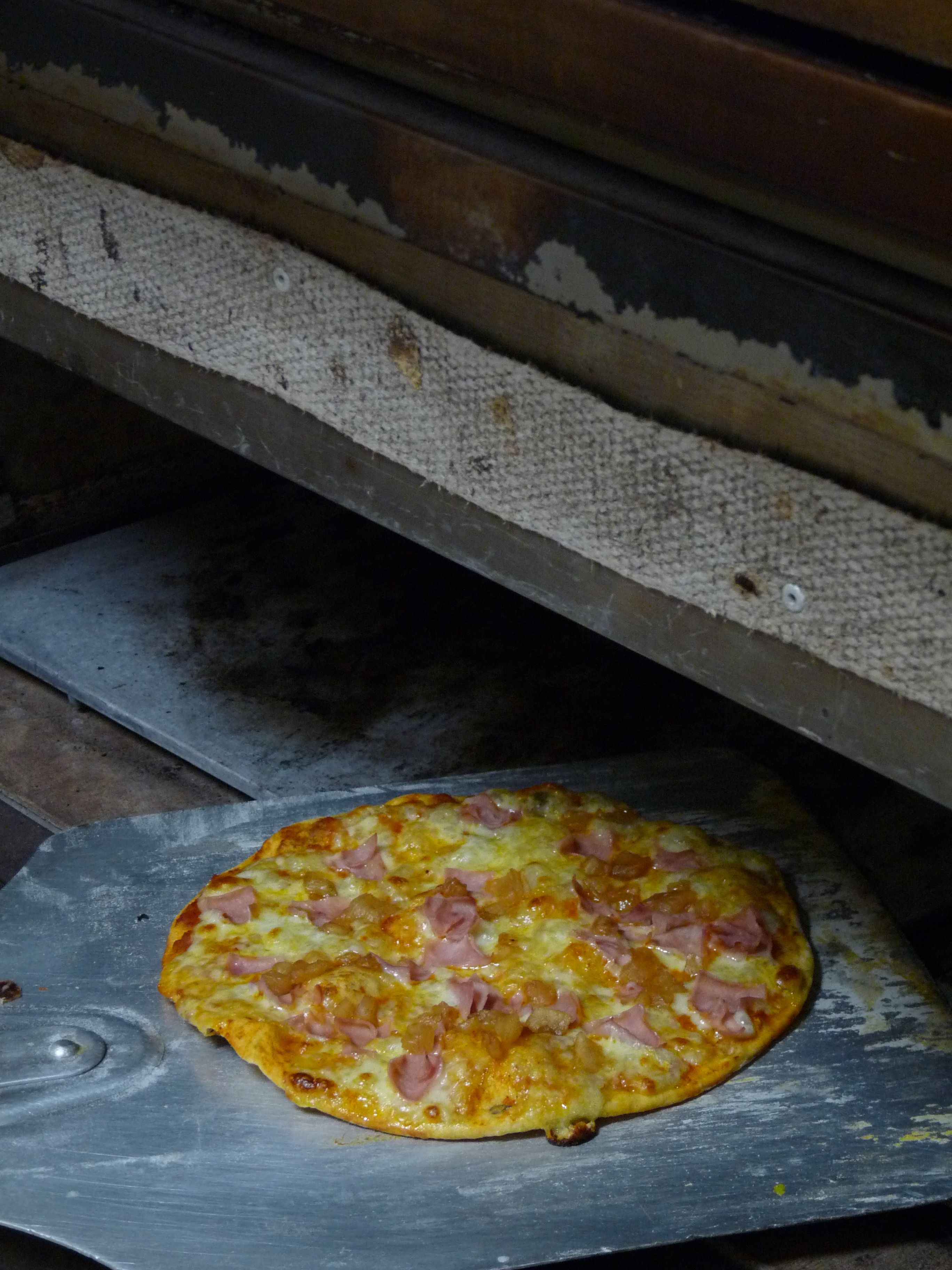 Wood-fired Indian fusion pizza