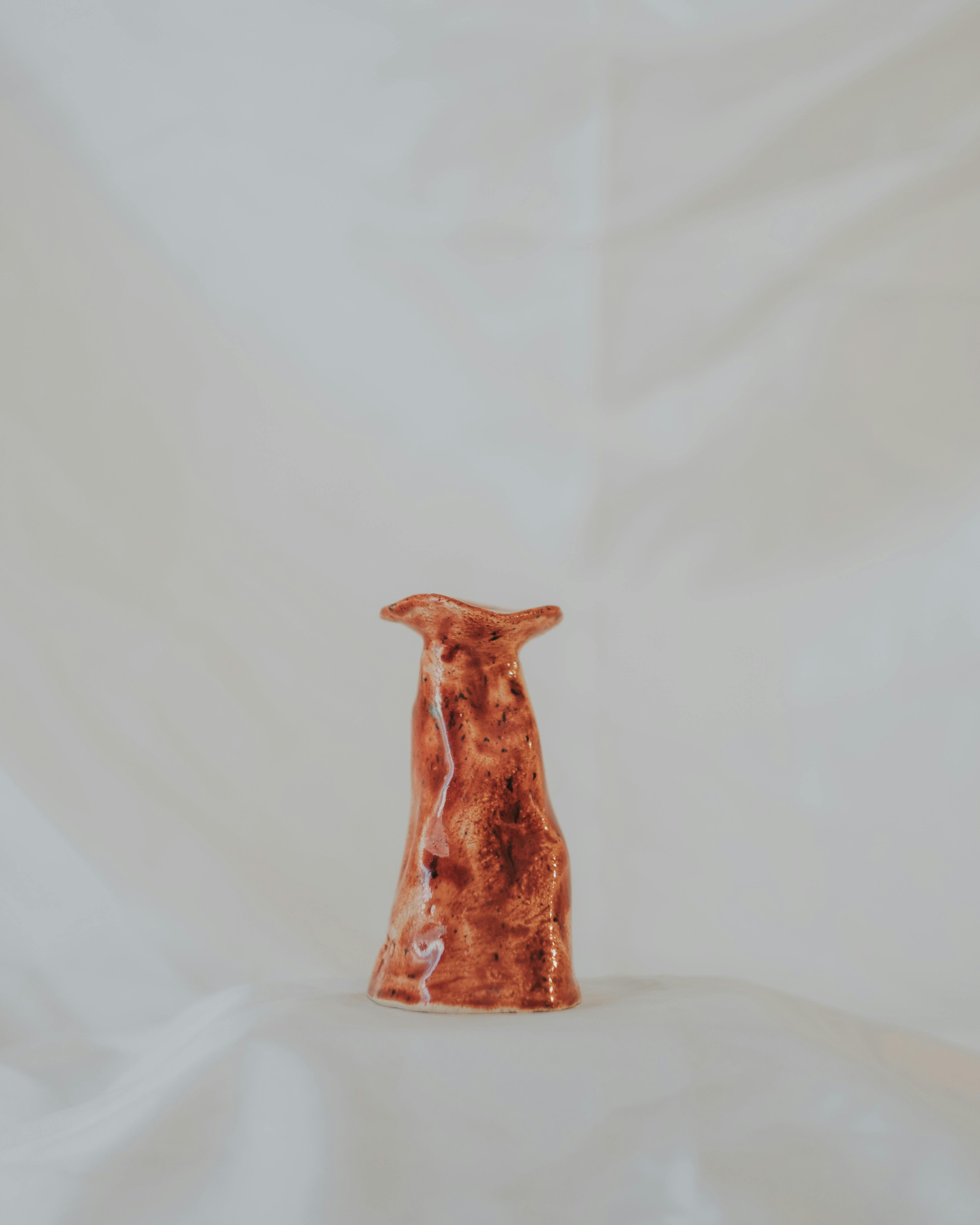 Zadarmo Minimalistická Keramická Socha V Mäkkom Svetle Fotka z fotobanky