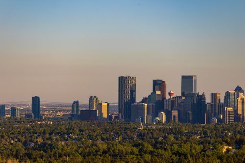 Free Stunning view of Calgary's skyline under a clear sky during sunrise, showing modern architecture. Stock Photo