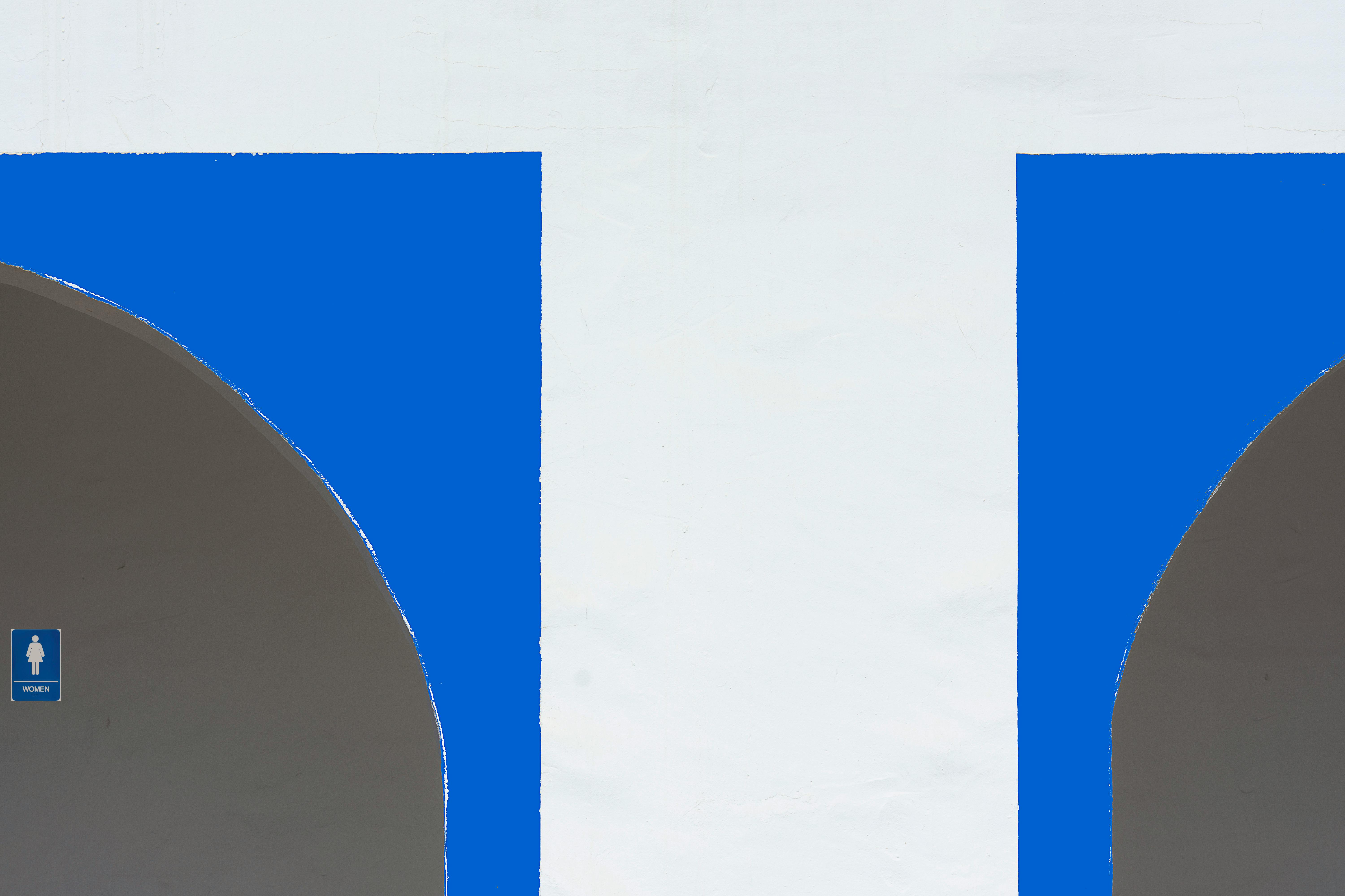 Gratis Minimalistiske Blå Og Hvite Arkitektoniske Buer Arkivbilde