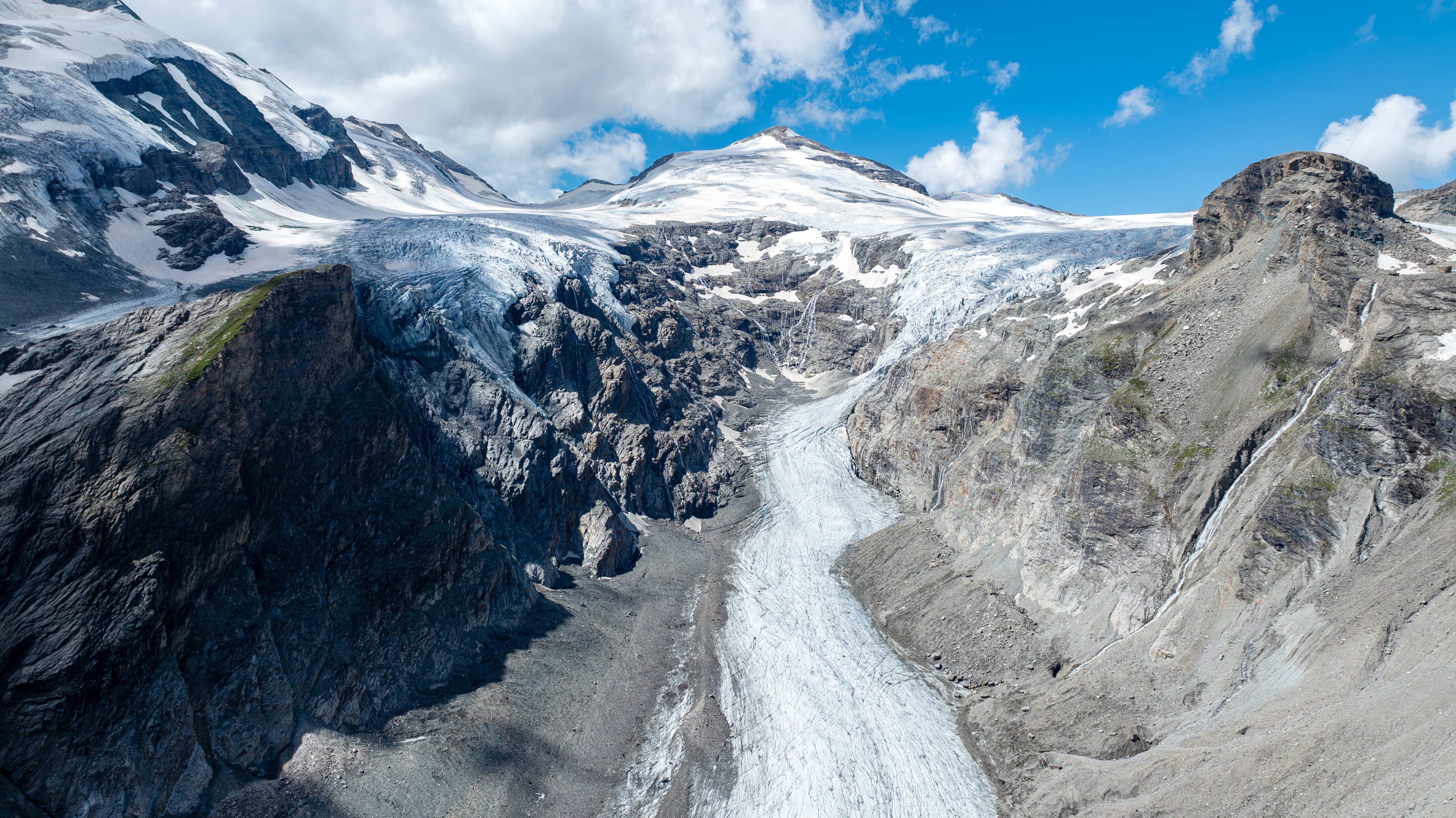 Swiss glaciers facing drastic loss from heat wave: Expert