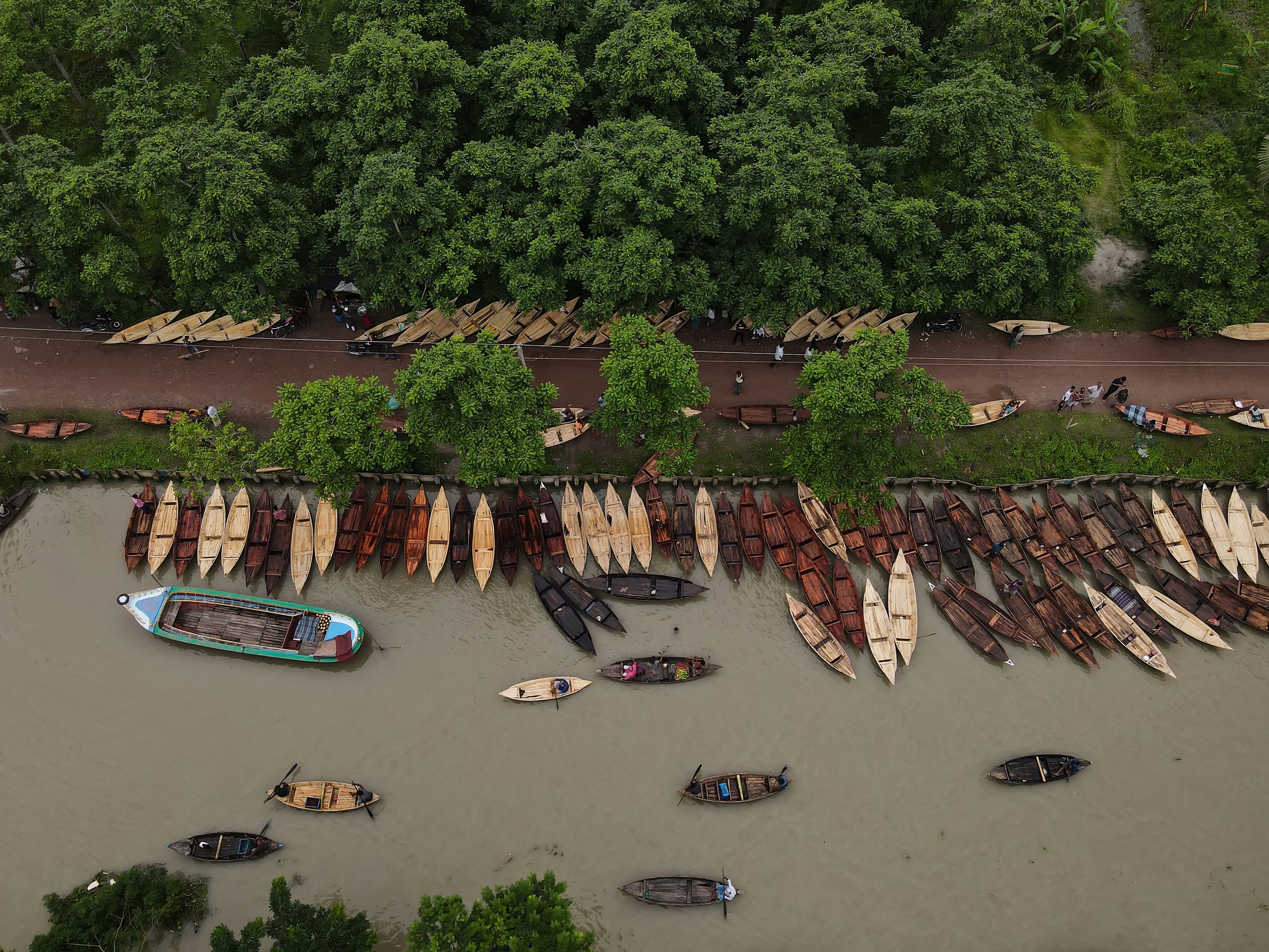 Aerial View of Boats on River in Lush Forest Setting · Free Stock Photo