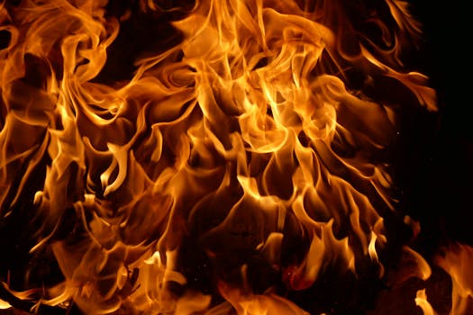 Dynamic Flames with Intense Orange Hues