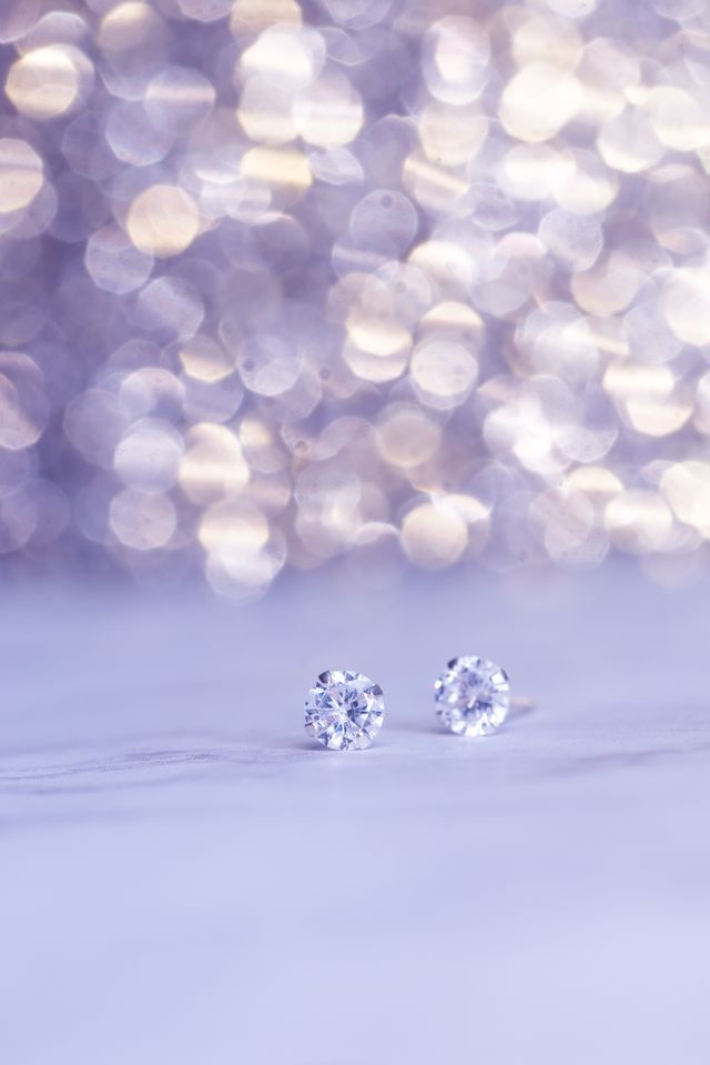 Sparkling diamond earrings