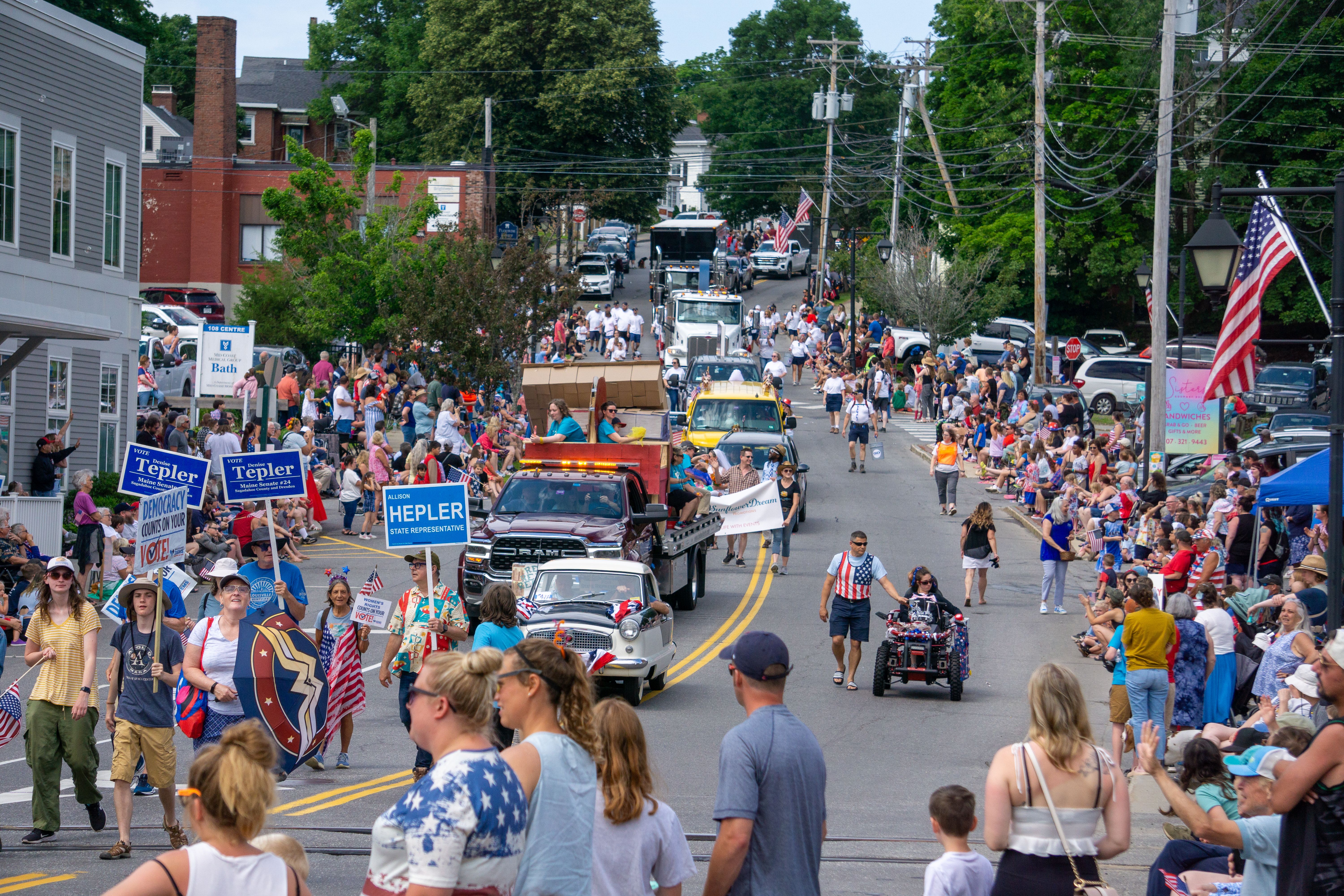 Vibrant Summer Parade on a Bustling Street · Free Stock Photo