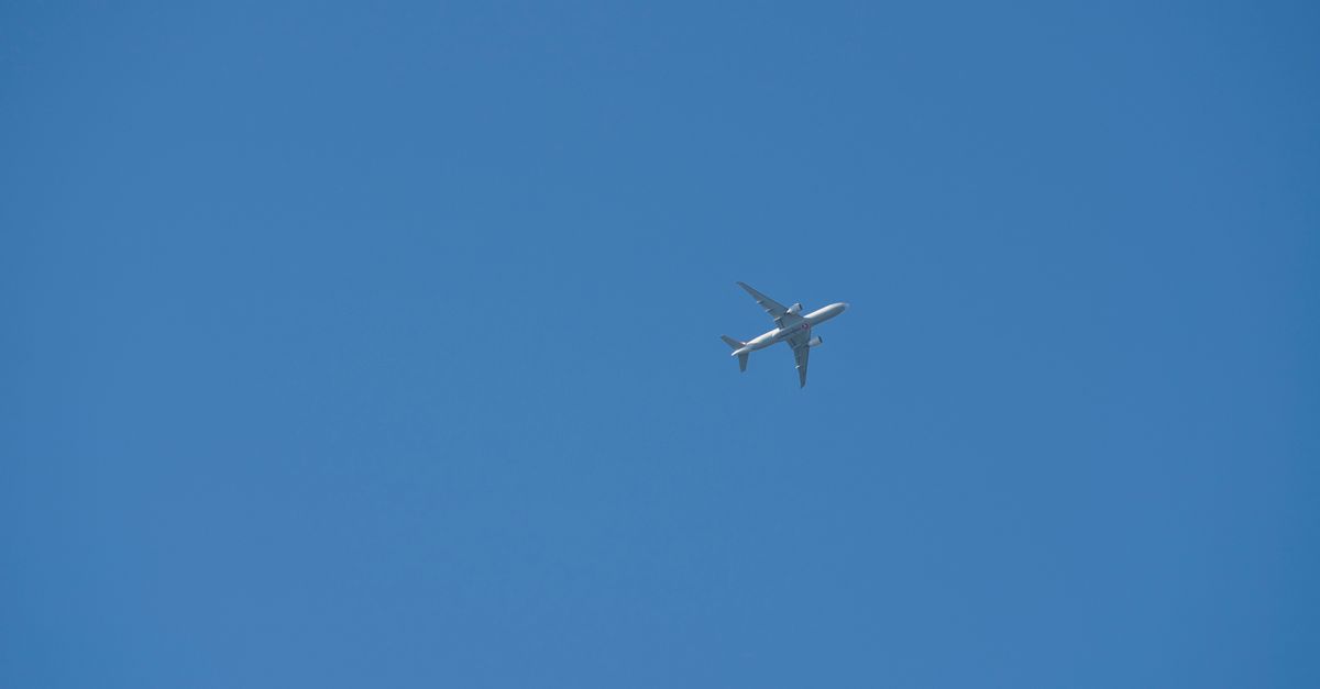 川普政府擬停飛國際航班,卻可能重創世足賽及美航空業!
