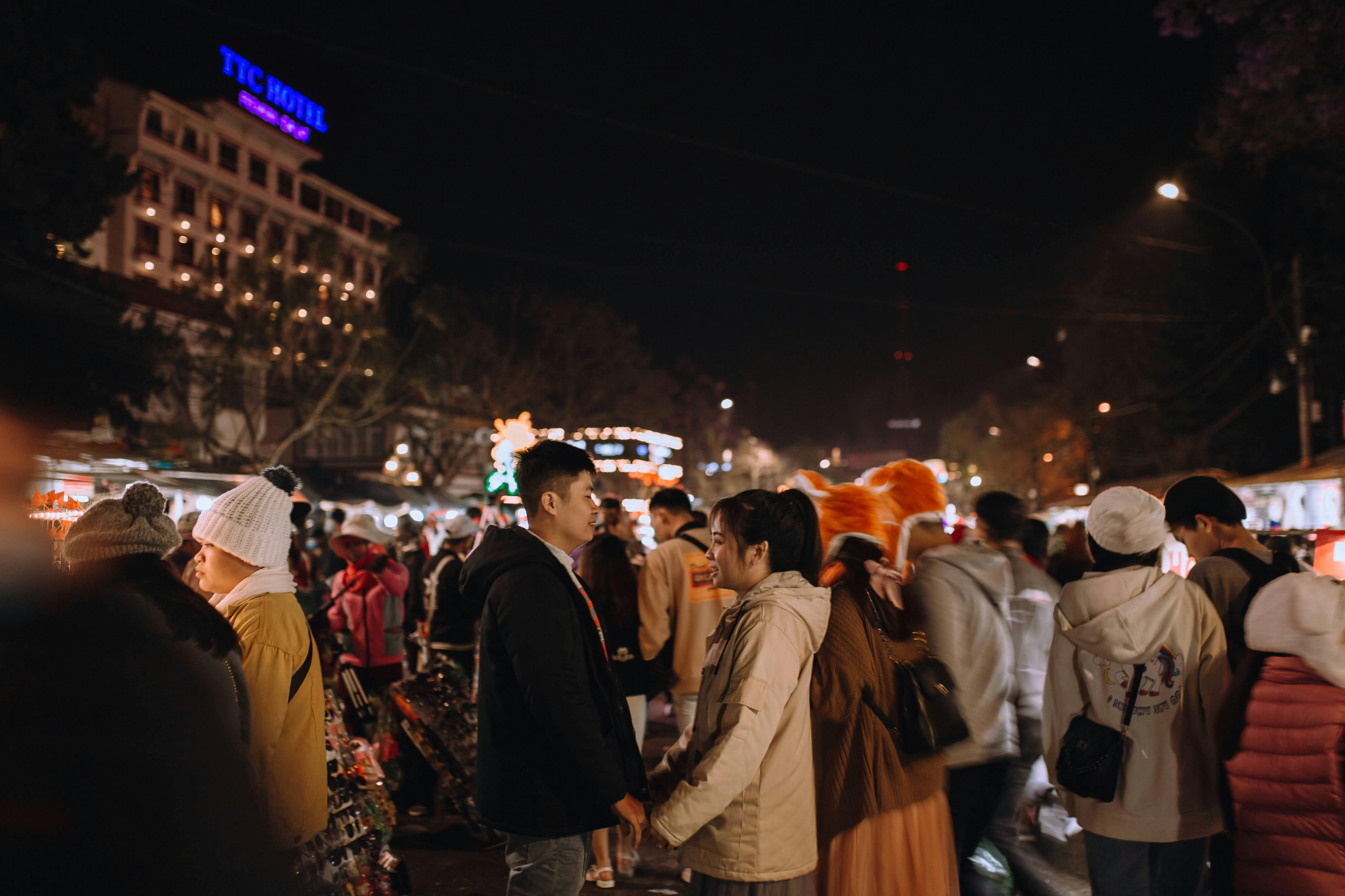 Chico’s Thursday Night Market Just Added an Outdoor Adventure Expo — Photo by Huy Nguyễn on Pexels