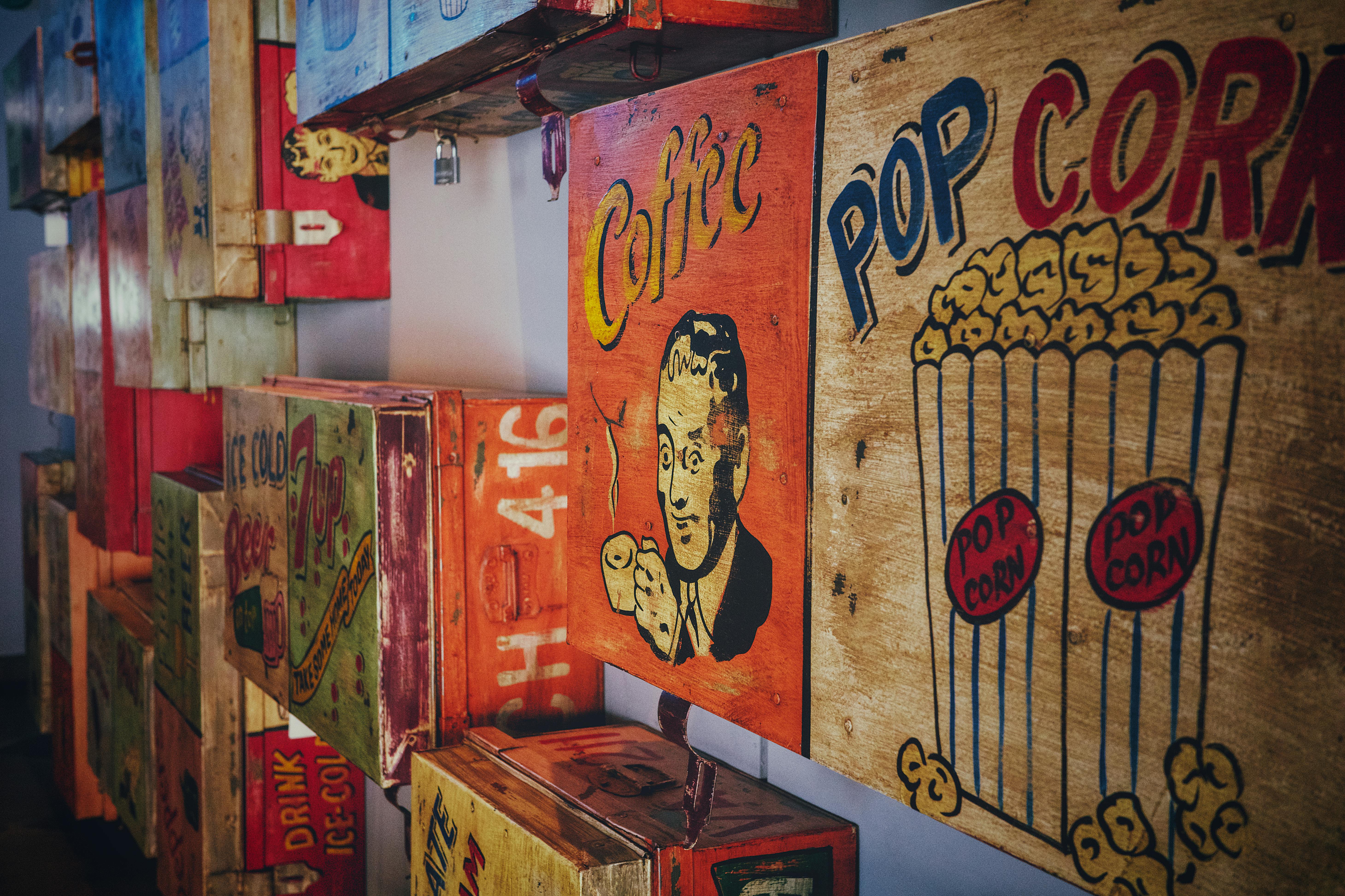 Gratuit Collection De Boîtes Peintes Pop Art Vintage Photos