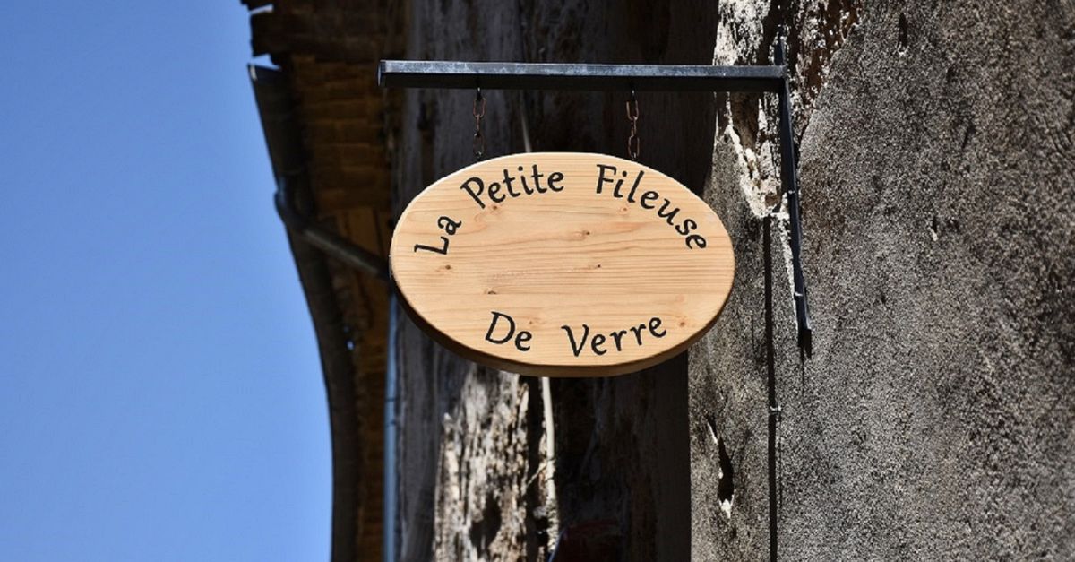 Family Tied Up and Held at Home in Vendin-le-Vieil; Four Suspects Sought
