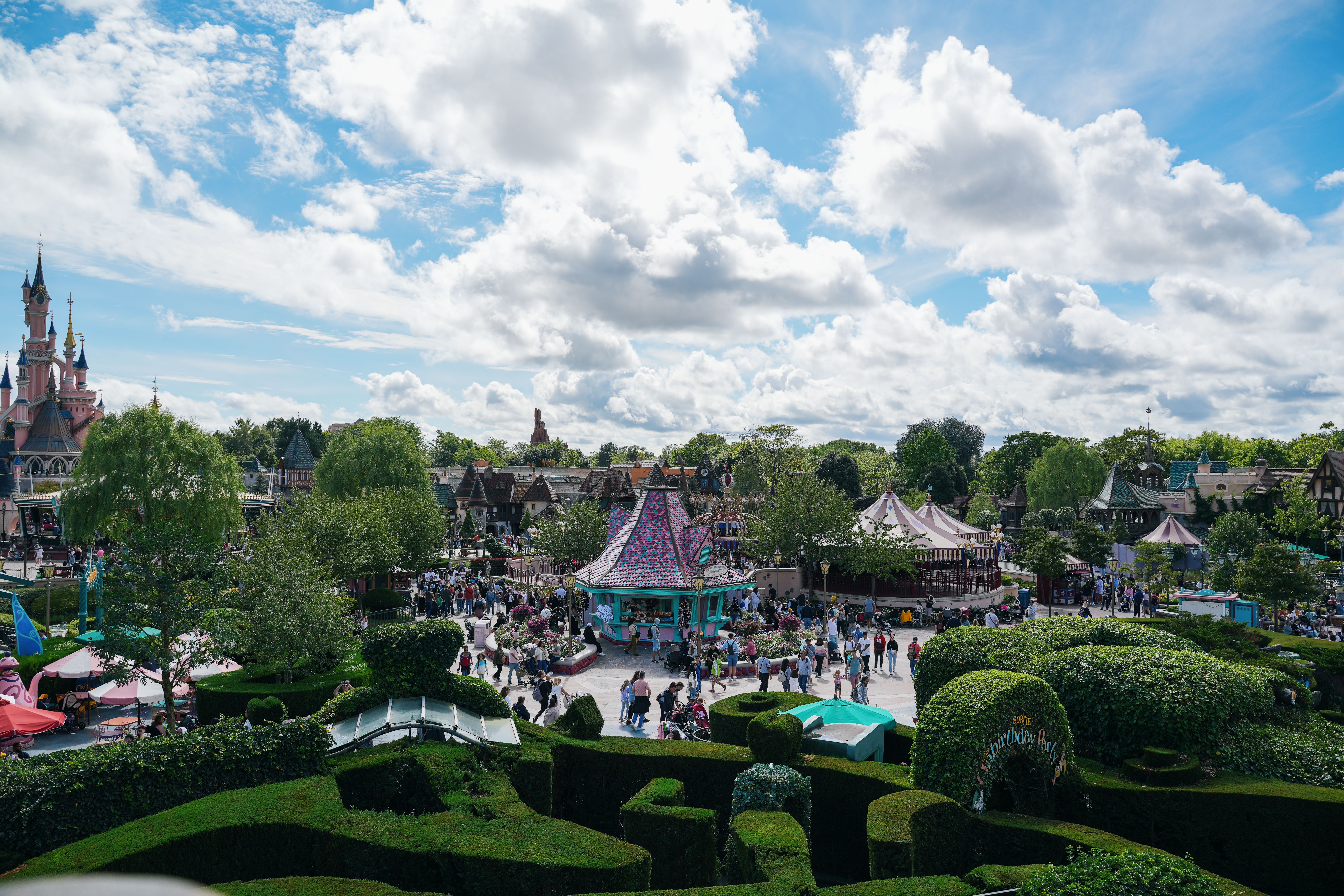 magical-day-at-disneyland-paris-amusement-park-free-stock-photo