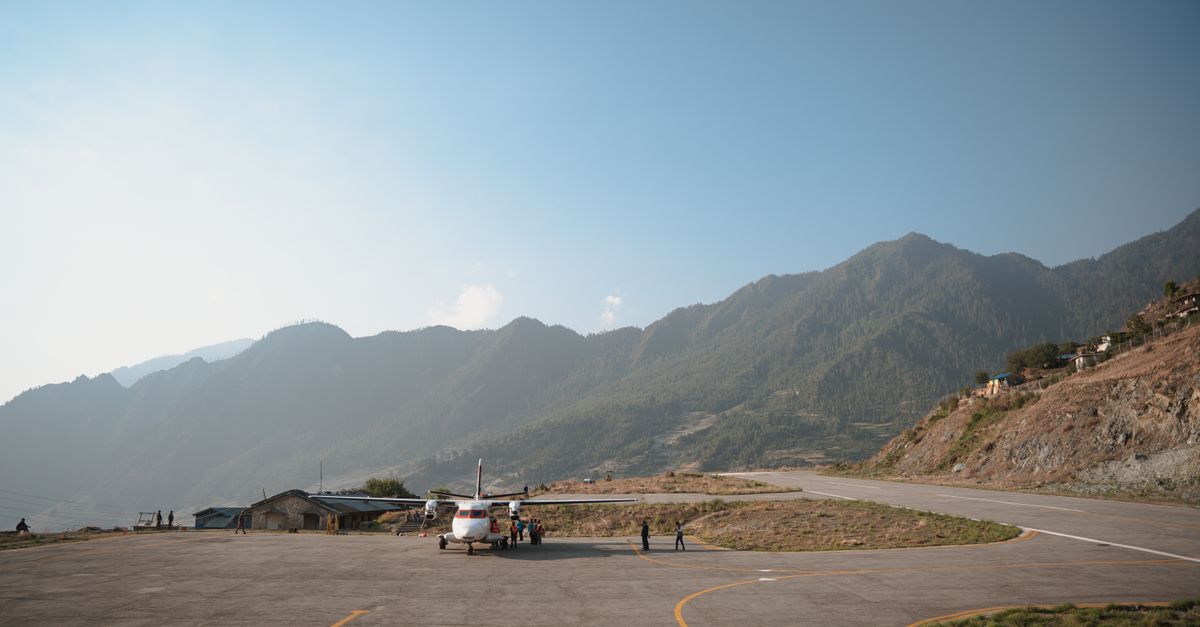 Foreign pilgrims and workers caught in Nepal landslide, Yomiuri reports