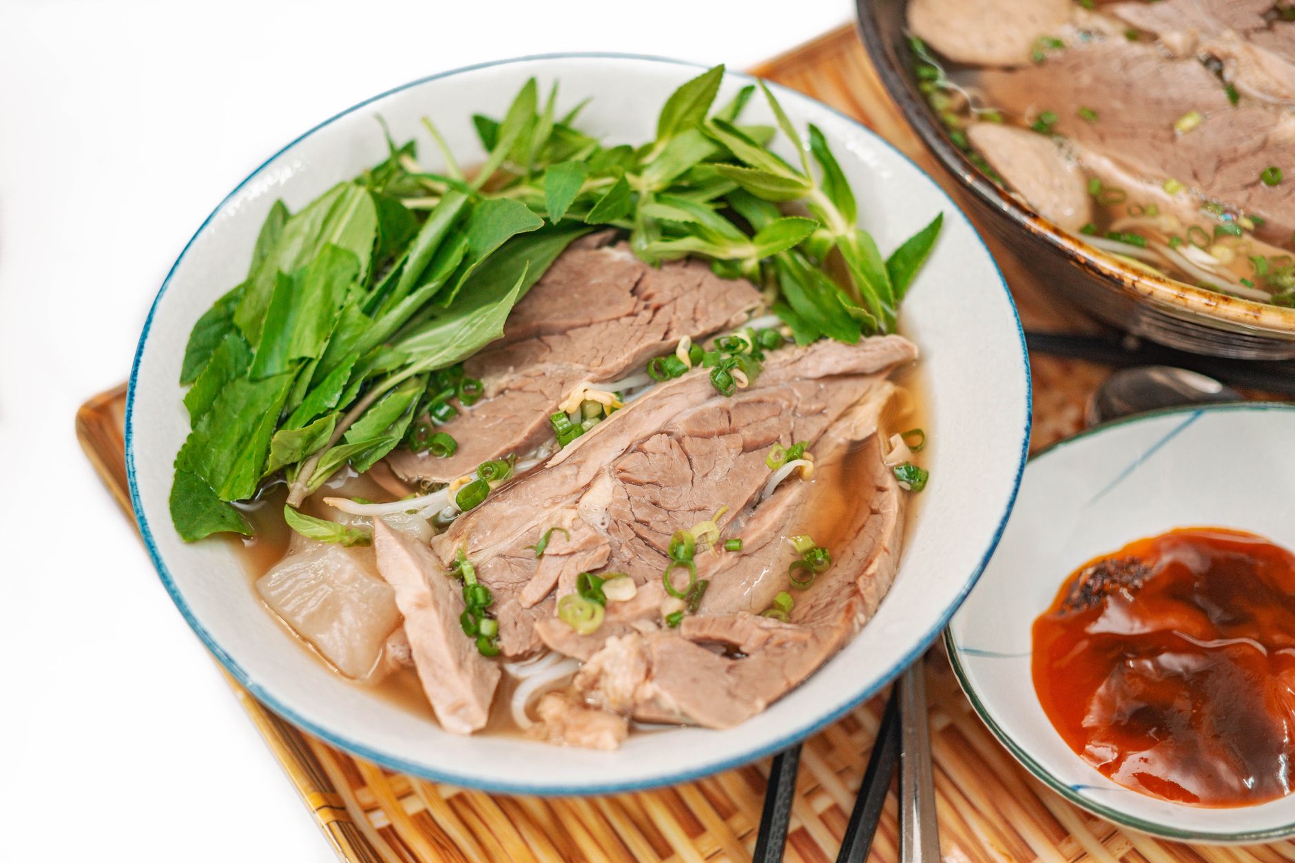 Bí quyết nấu phở bò chuẩn vị truyền thống ngay tại nhà cuối tuần.