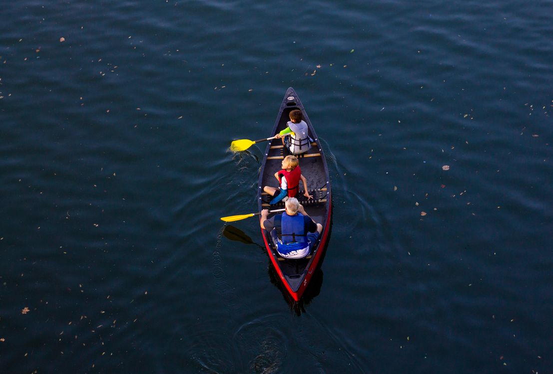 Canoe In Ocean 900+ Best Canoe Photos · 100% Free Download · Pexels Stock Photos