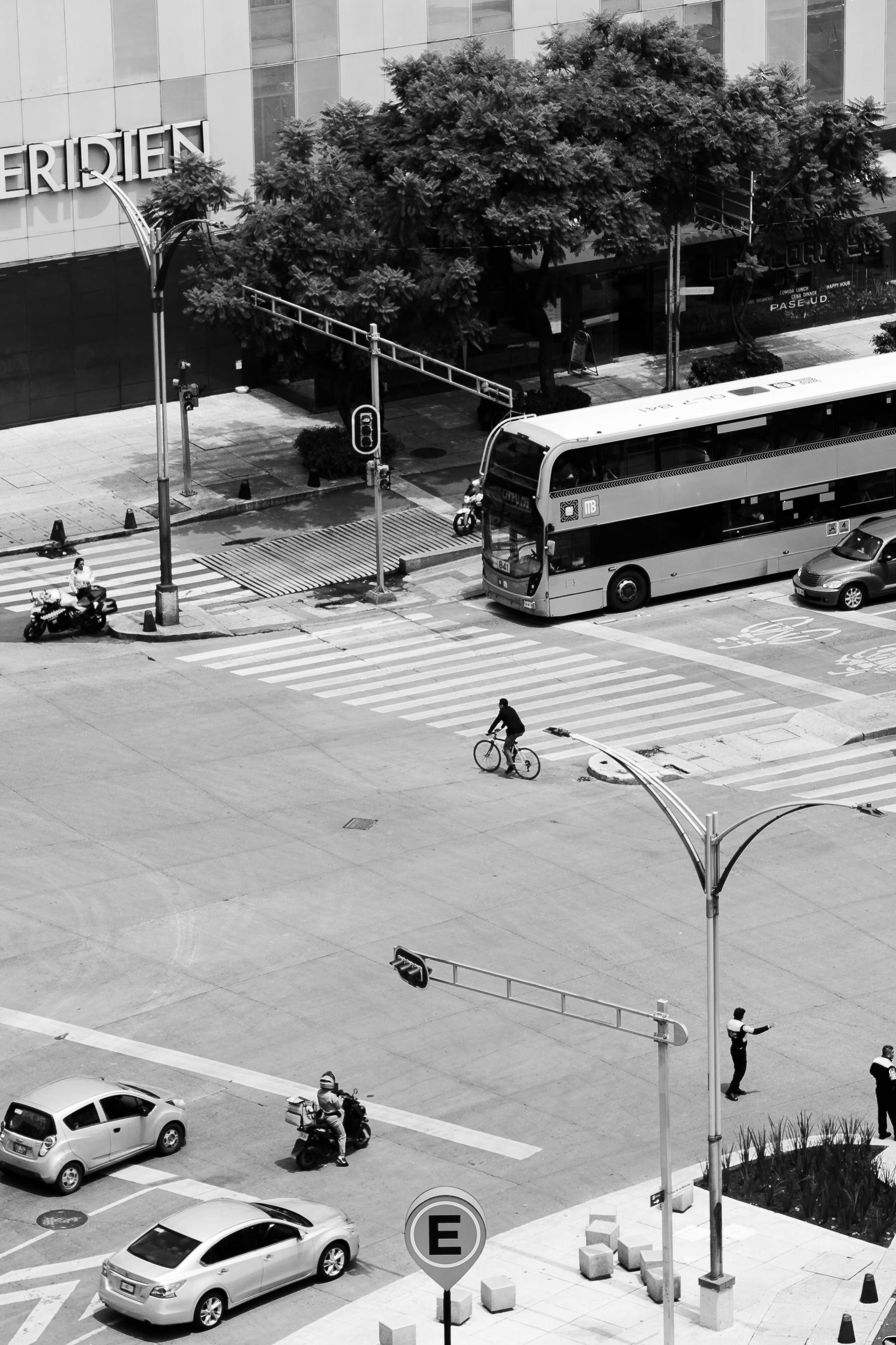 RATBV crește numărul de curse spre Cimitirul Municipal în weekend, suspendă transportul bicicletelor pe linia 20 și oprește temporar aplicația 24pay.