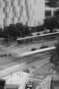 A dynamic black and white aerial view capturing urban life in Ciudad de México.