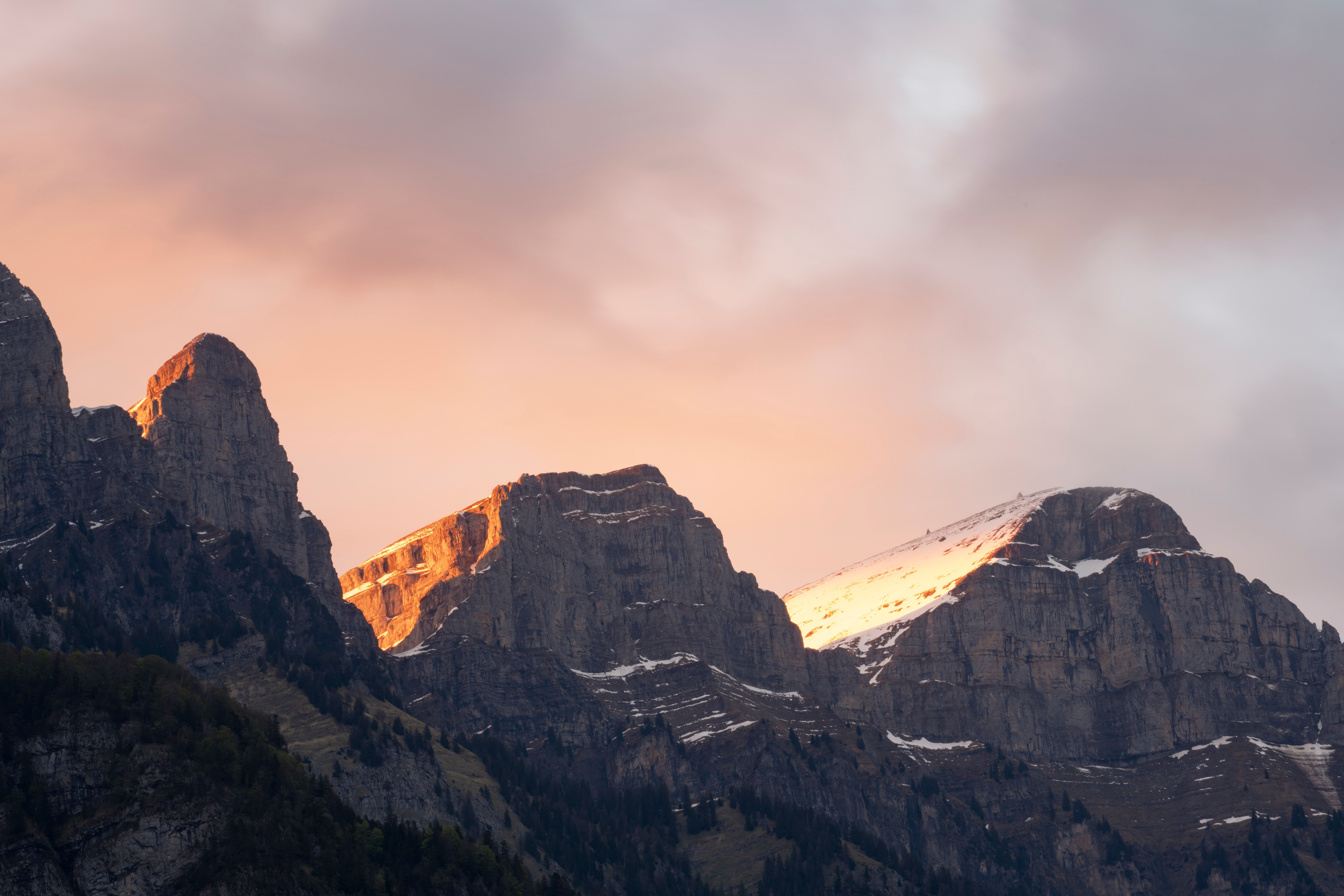 Scenic Sunset Over Snowy Mountain Peaks · Free Stock Photo