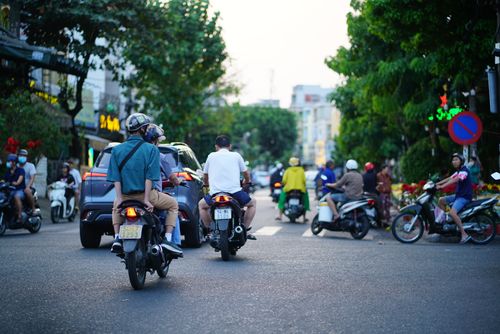 Free Motorbike traffic at an intersection in Ho Chi Minh City, Vietnam, showcasing urban life. Stock Photo
