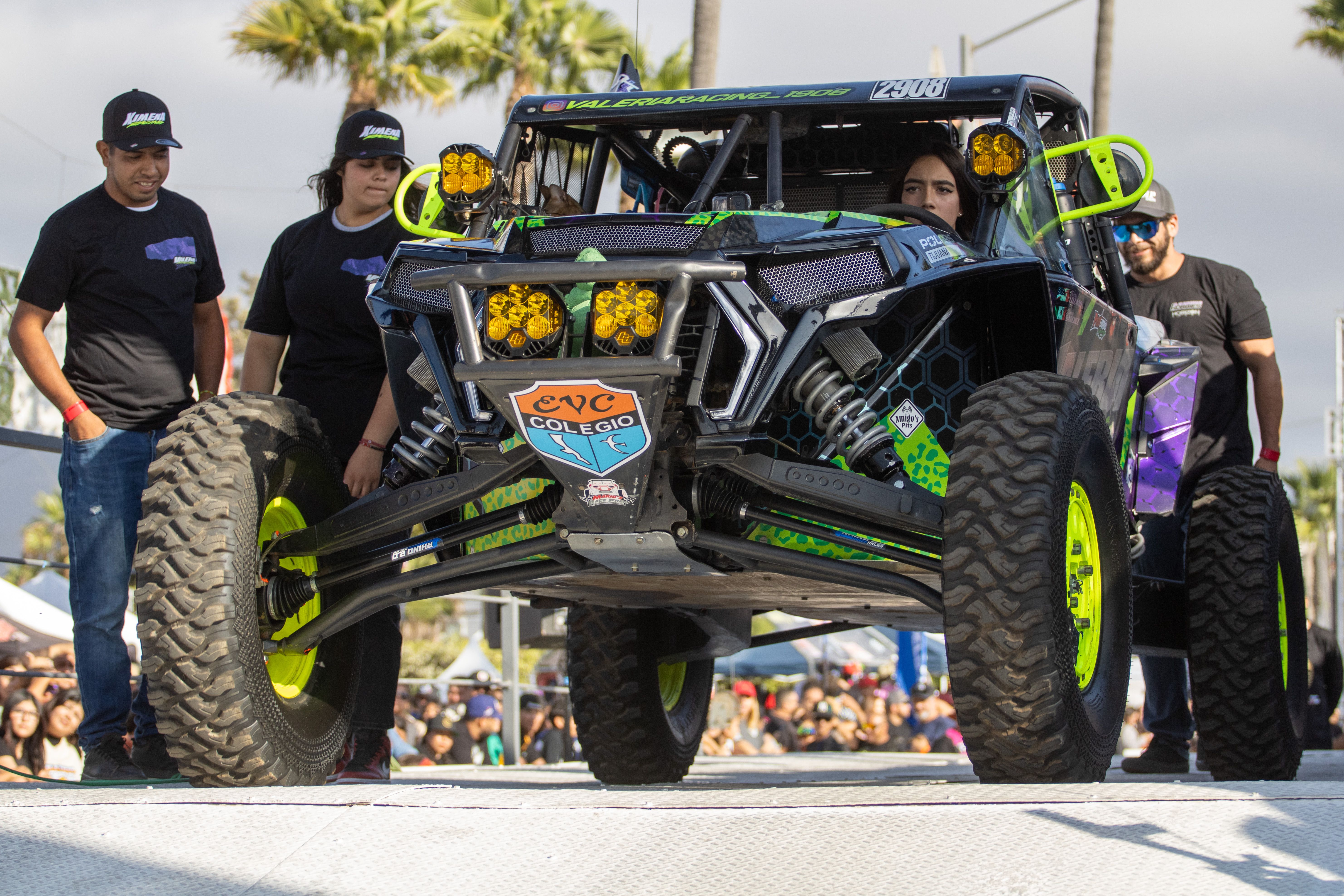 Off-Road Vehicle Showcase with Team Members · Free Stock Photo