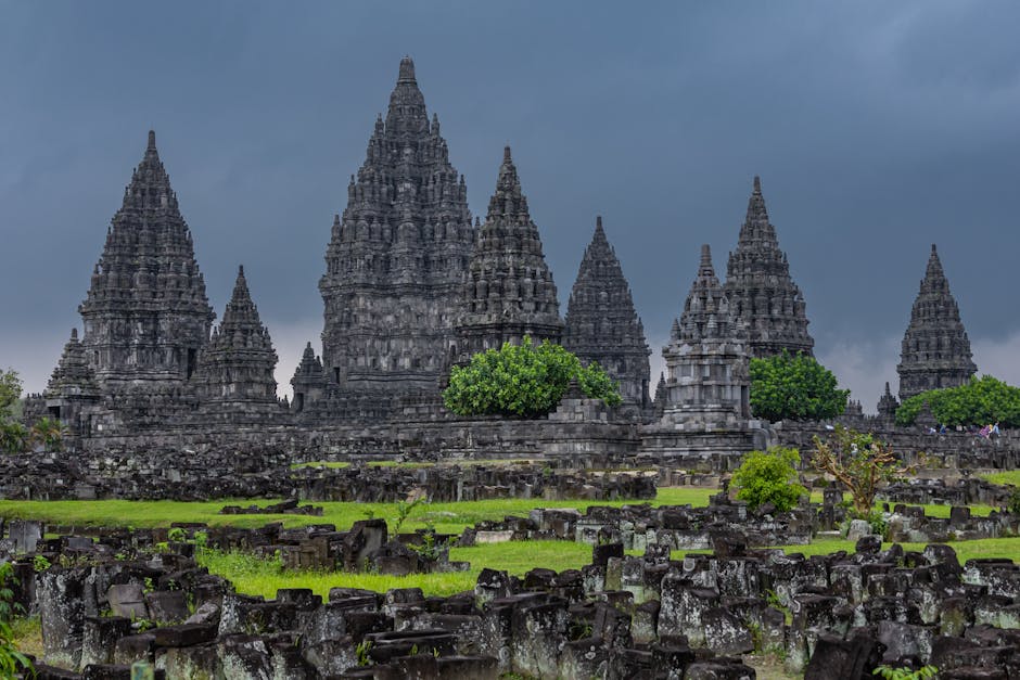 <b>Tempat-Tempat Sakral di Jawa yang Sering Dikunjungi untuk Ngalap Berkah</b> <b>Tempat-Tempat Sakral di Jawa yang Sering Dikunjungi untuk Ngalap Berkah</b>