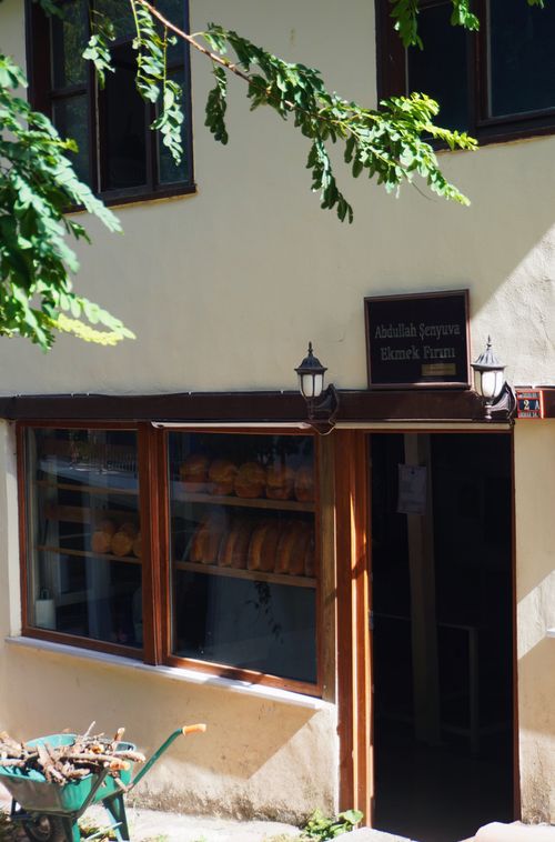 Free A charming bakery in Giresun, Türkiye, showcasing fresh bread by the window. Stock Photo