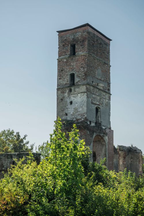 Free Explore the intriguing ruins of a historical tower in Smolec, Poland, surrounded by lush greenery. Stock Photo