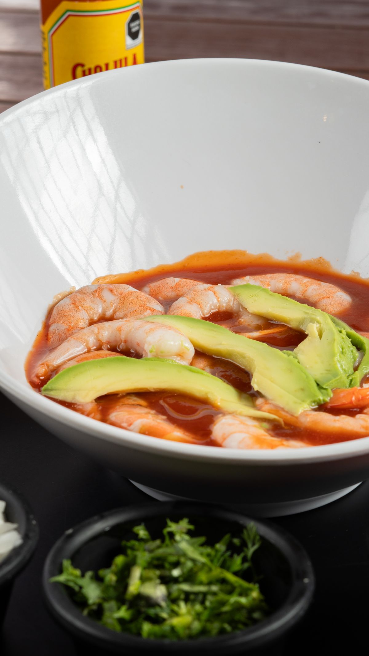 Garnalencocktail met avocado en frisse garnering