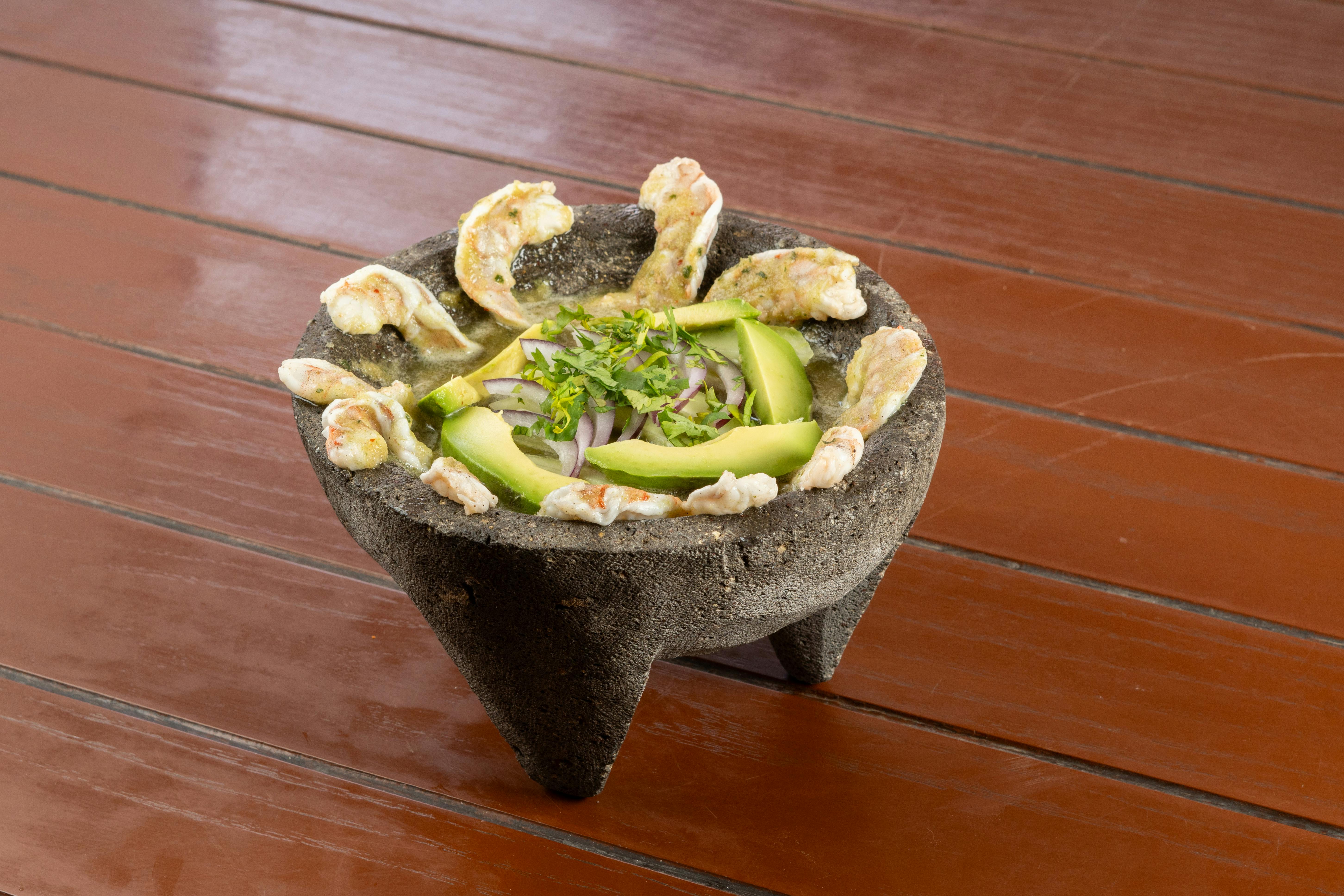 Mexikói guacamole – az eredeti avokádókrém titkai Oaxacából – making guacamole with molcajete mortar