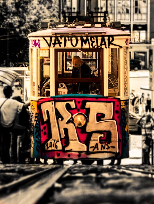 Gratis arkivbilde med graffiti, metrobus, retro