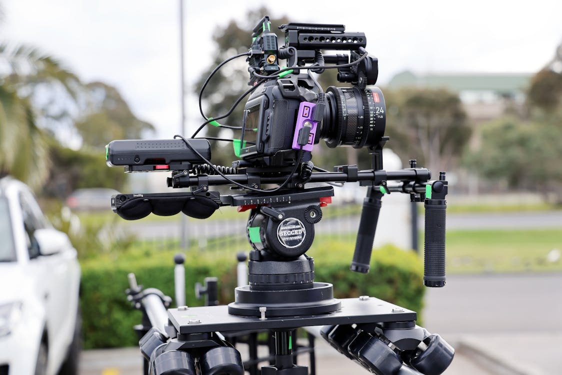 Professional Camera Rig Setup for Outdoor Filmmaking · Free Stock Photo