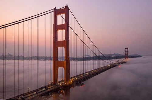 Free Golden Gate Bridge during dusk with fog rolling in, a classic San Francisco scene. Stock Photo