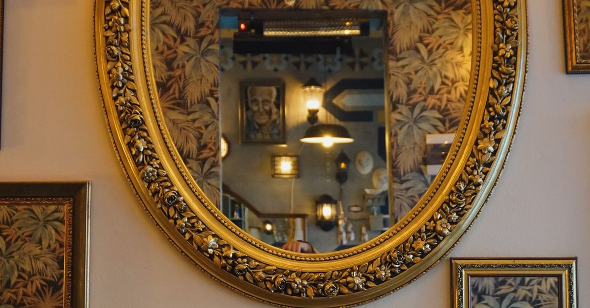 Cafe Design Using Mirror Elegant Cafe Decor with Mirror Reflections · Free Stock Photo