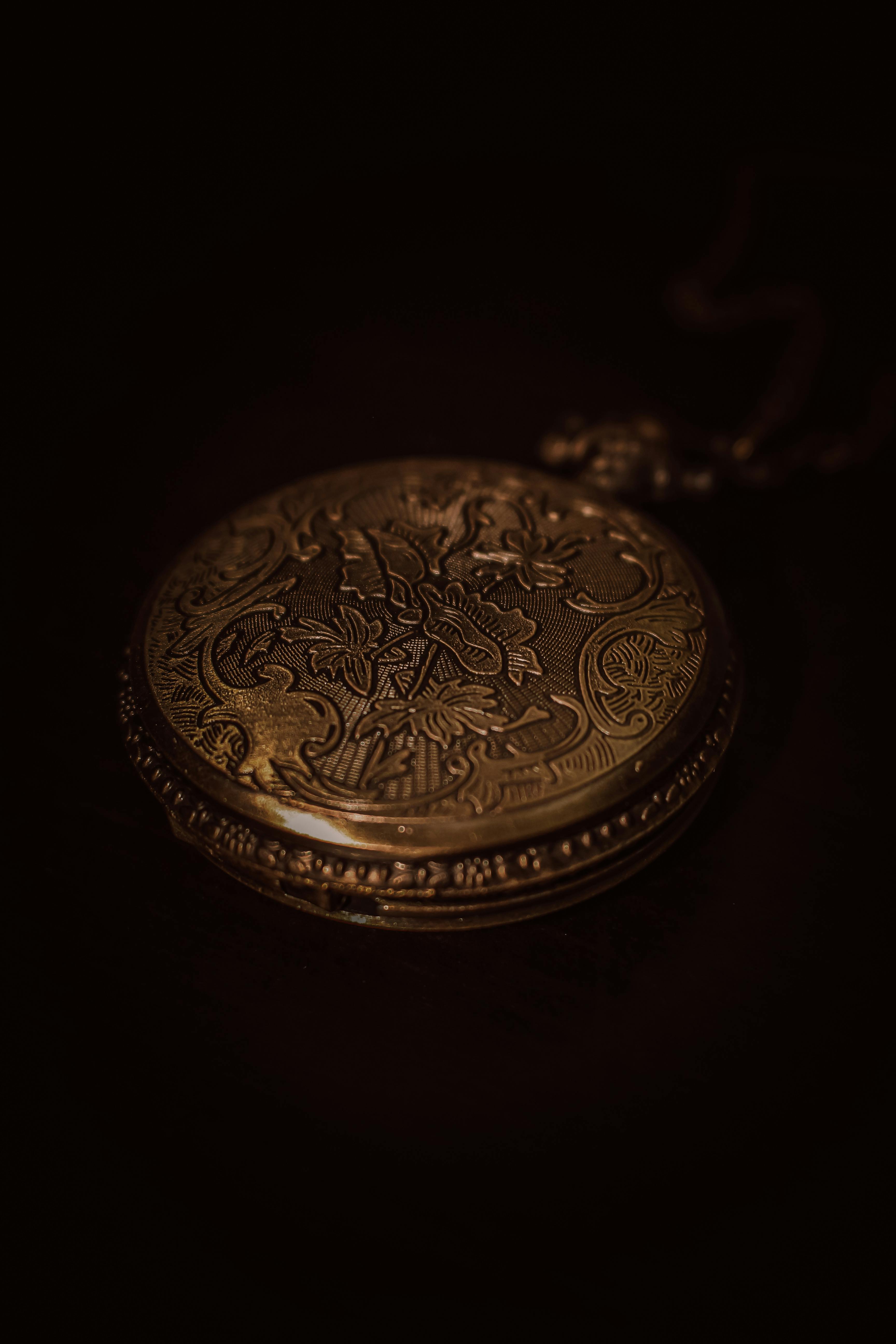 Gratis Jam Saku Kuningan Vintage Dengan Desain Rumit Foto Stok