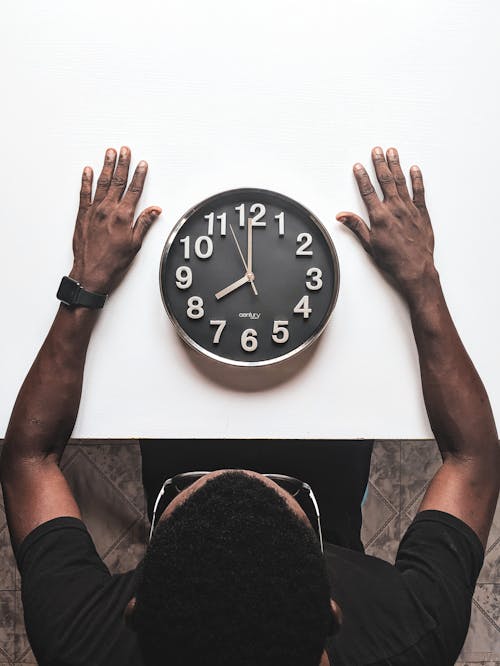 Free Round Silver-colored Wall Clock Stock Photo