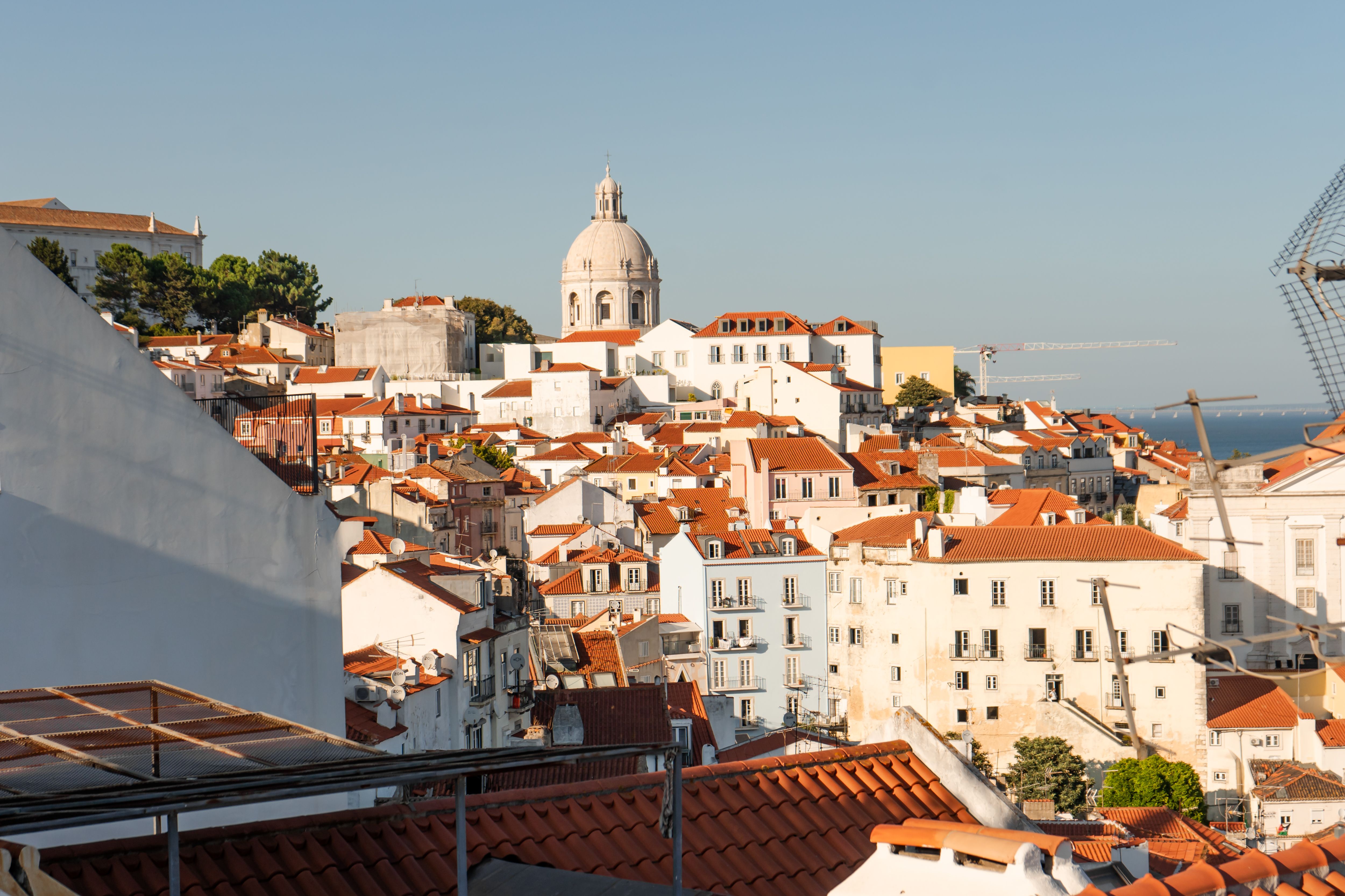 Vista panorâmica de Lisboa com edifícios revestidos a azulejos