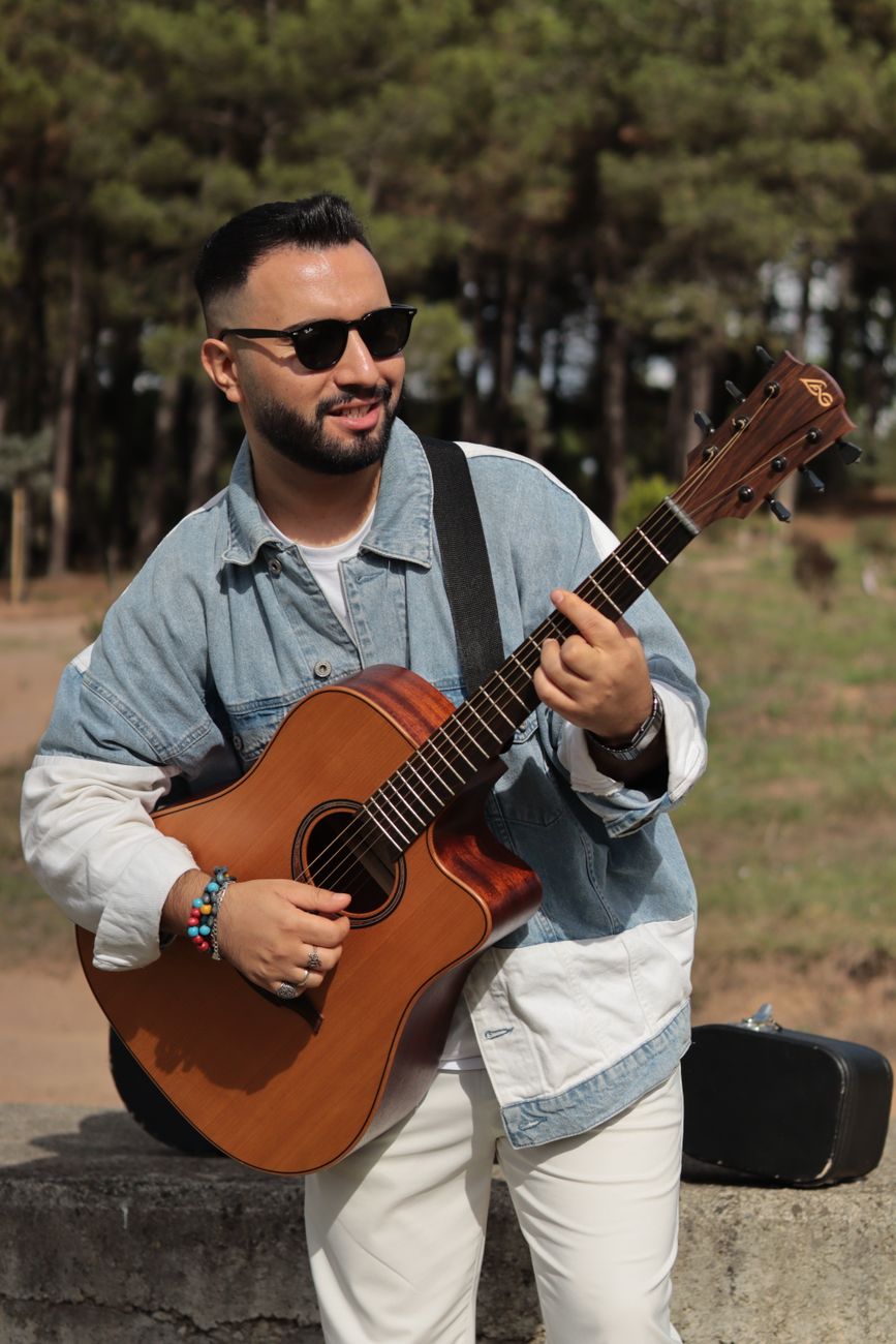 Come funziona la regola che ha bannato le canzoni con IA generativa dalle classifiche australiane