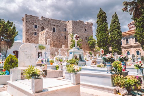 Free White Painted Tomb Stock Photo