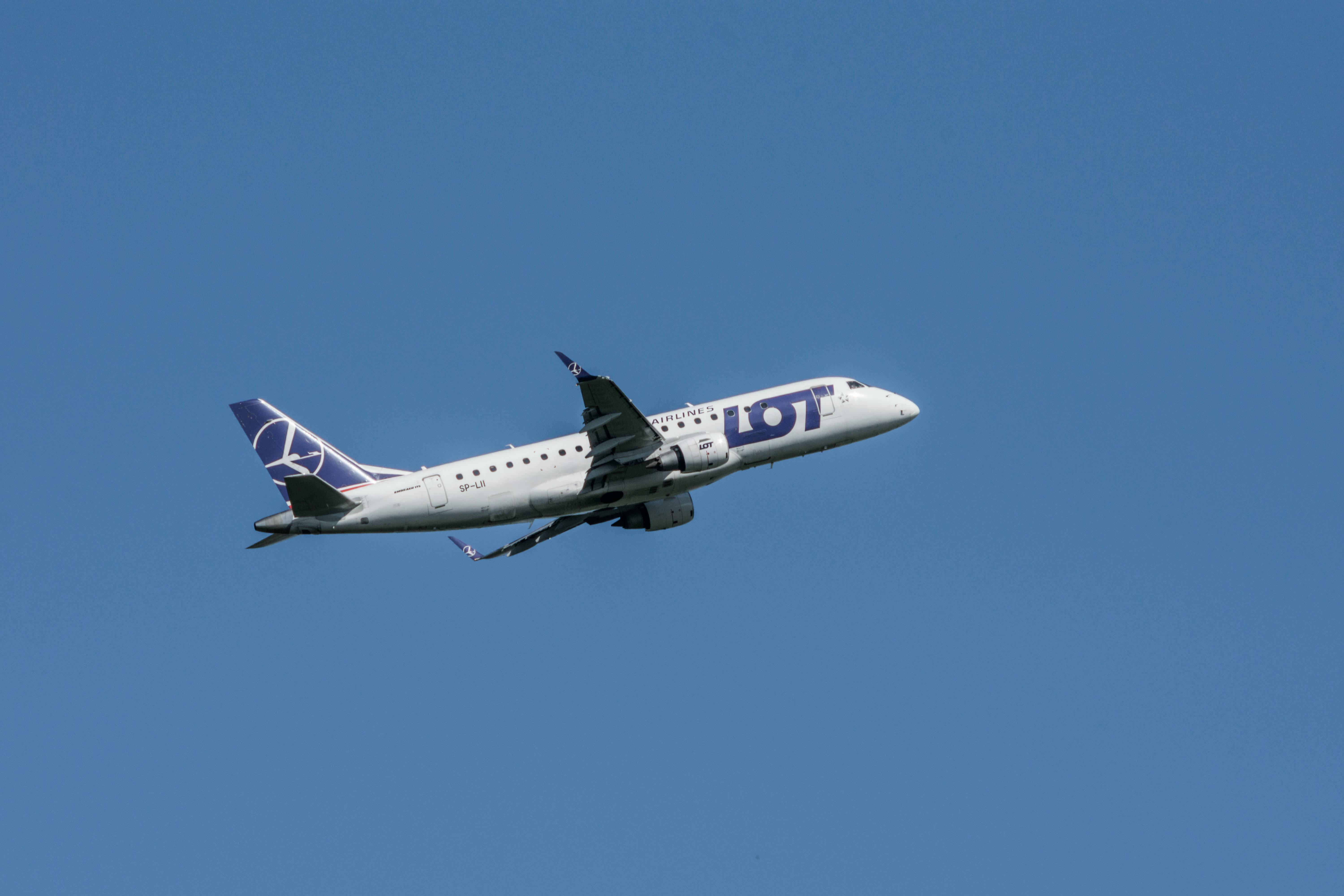 10 Best Budget Airlines Dominating Travel in the World in 2026 — Photo by SHOX ART on Pexels