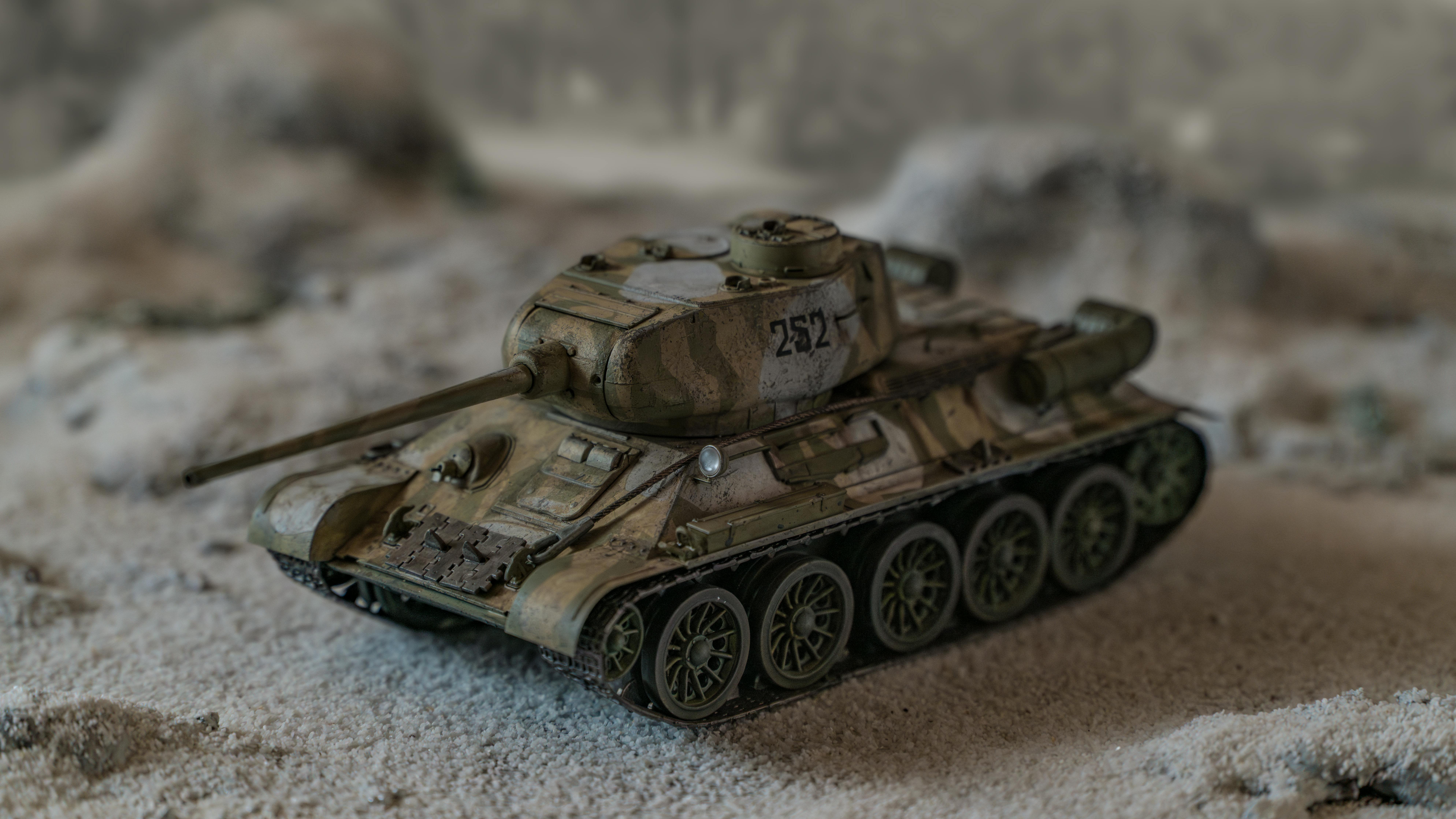 Ücretsiz Karlı Diorama üzerinde Gerçekçi Model Tank Stok Fotoğraflar