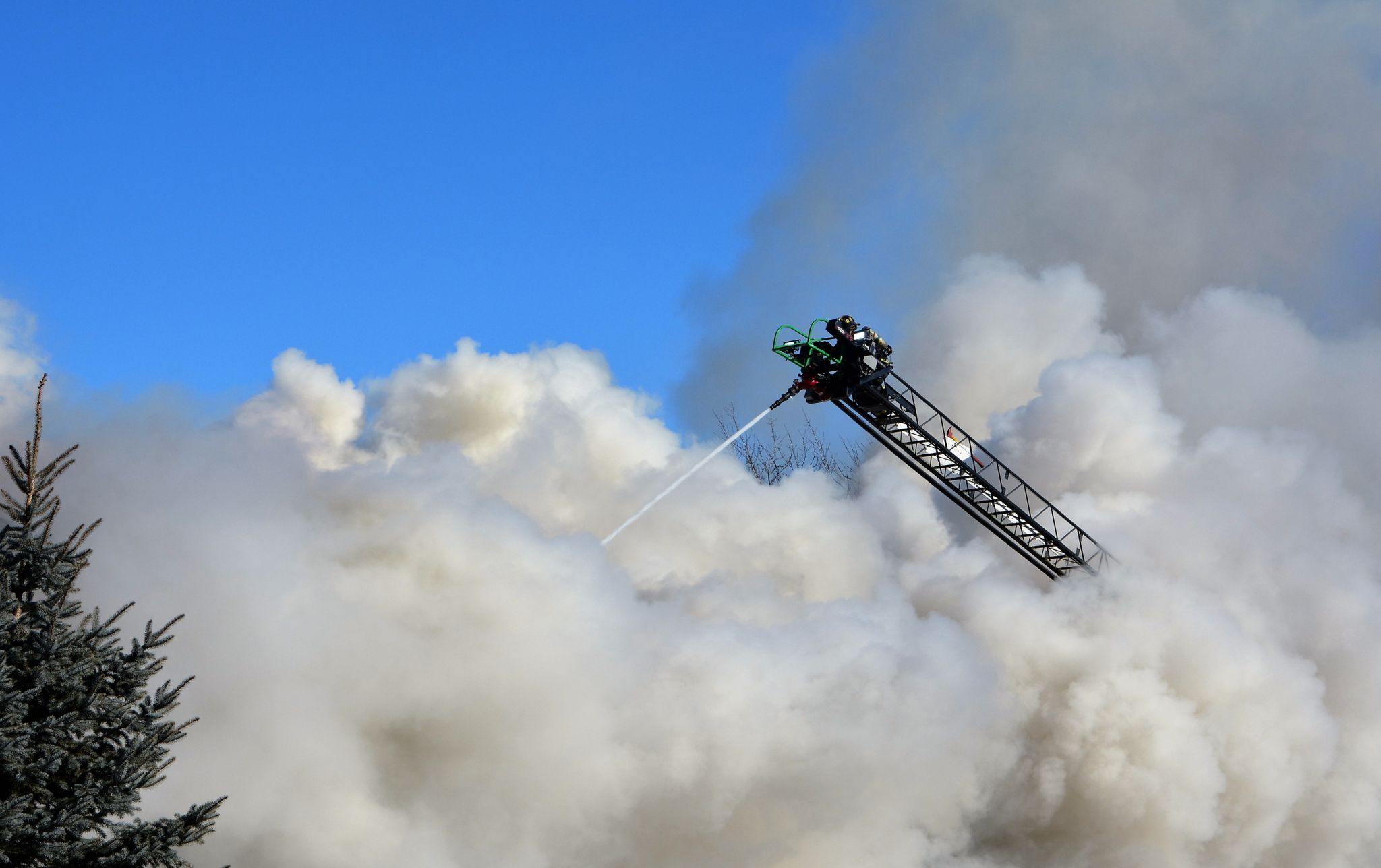 Geluidswal langs A10 West vliegt in brand