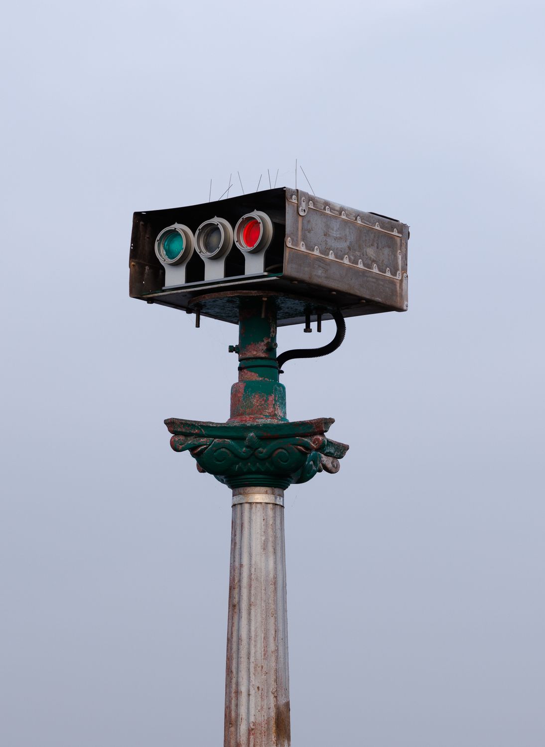 Rusty Trafic Light Vintage Rusty Traffic Light Tower Against Clear Sky · Free Stock Photo