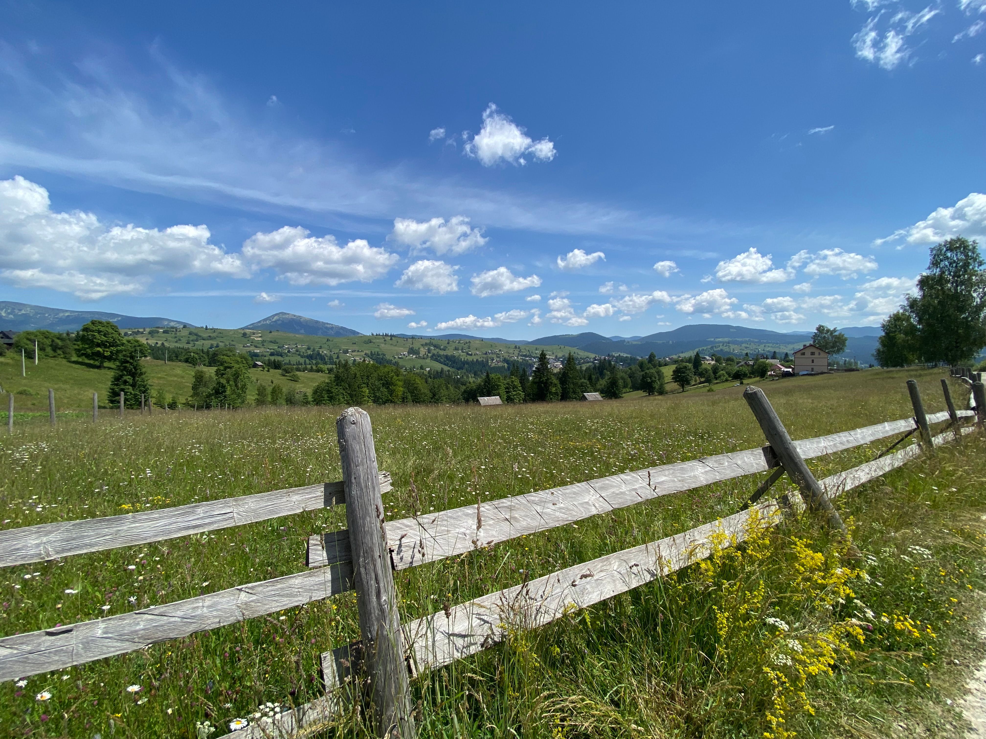 Idyllic Countryside with Wooden Fence and Mountains · Free Stock Photo