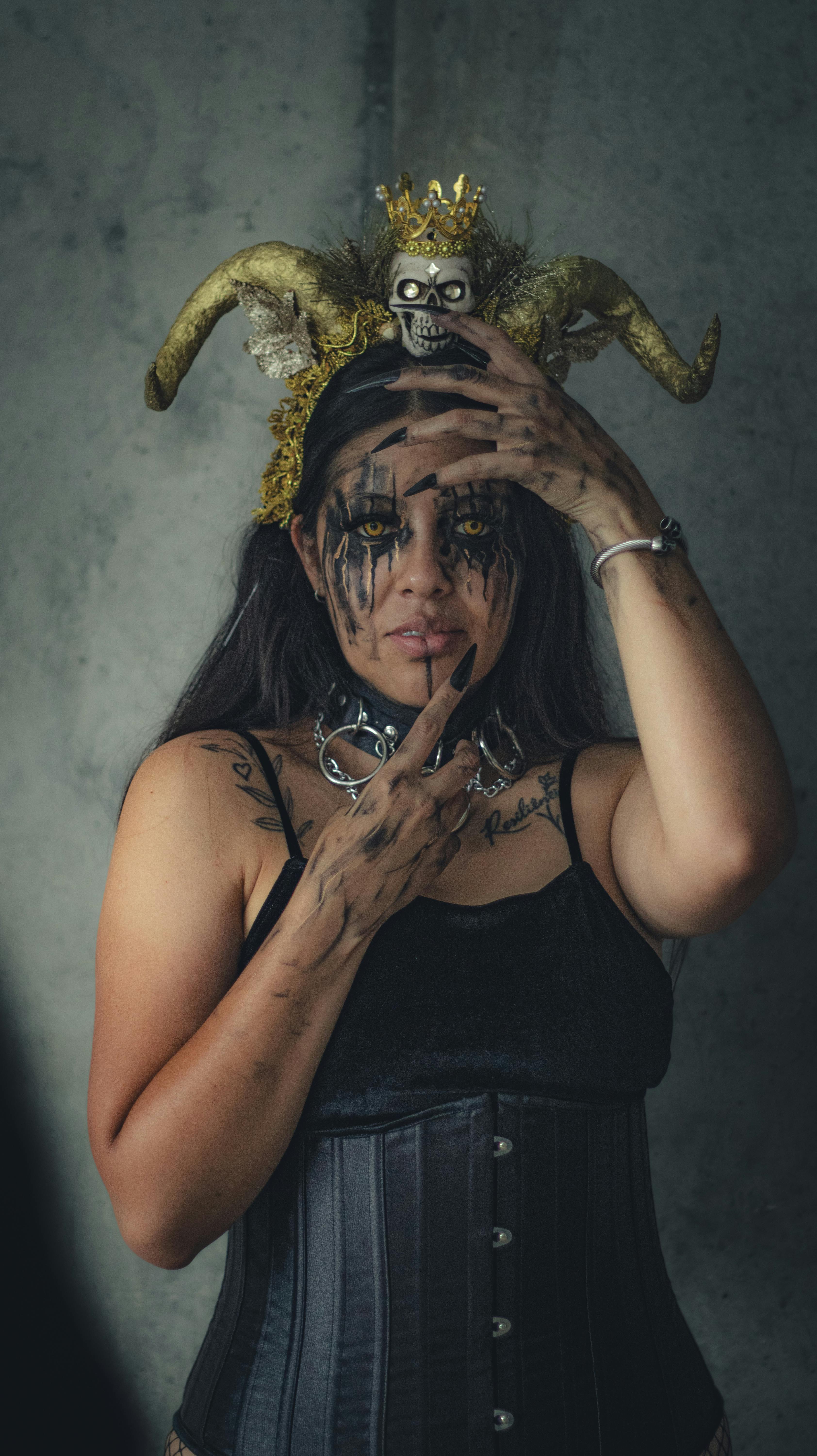 Gratuit Portrait à Thème Gothique Avec Coiffe à Cornes Photos