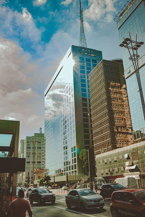 Free Vibrant city scene featuring high-rise buildings, traffic, and clear blue sky. Stock Photo