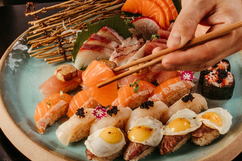 Asal Usul dan Perbedaan Sushi dan Sashimi Asal Usul dan Perbedaan Sushi dan Sashimi