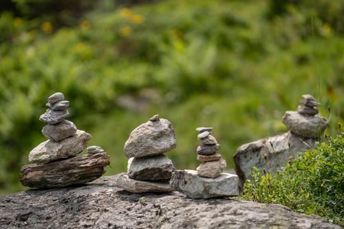 Free Stone cairns artfully balanced on rocks in a serene outdoor environment, symbolizing balance and harmony. Stock Photo