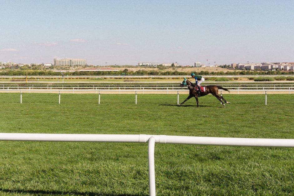 Jockey Van Niekerk banned and fined Rs 50,000