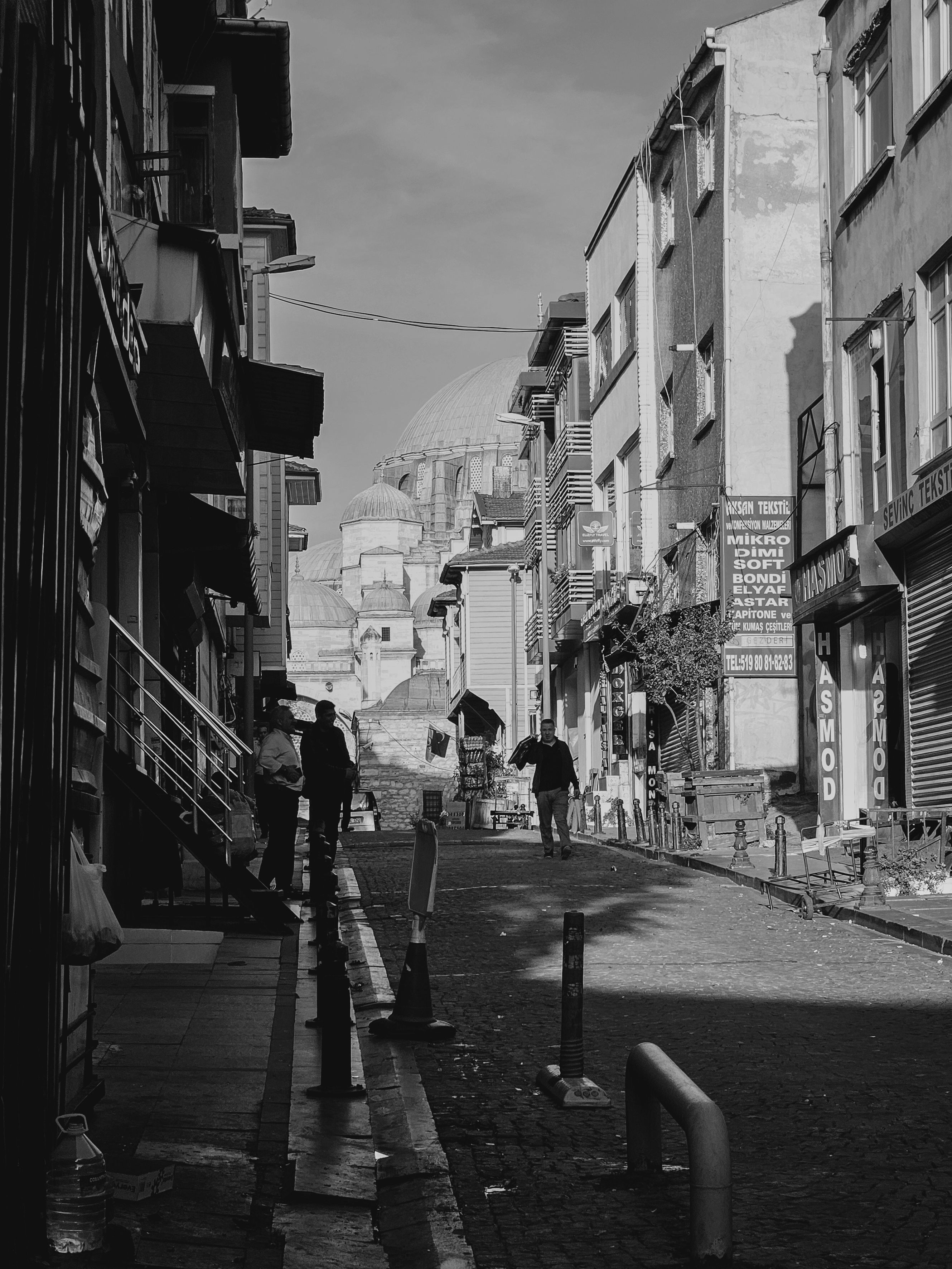 Black and White Street Scene by Water in Istanbul · Free Stock Photo