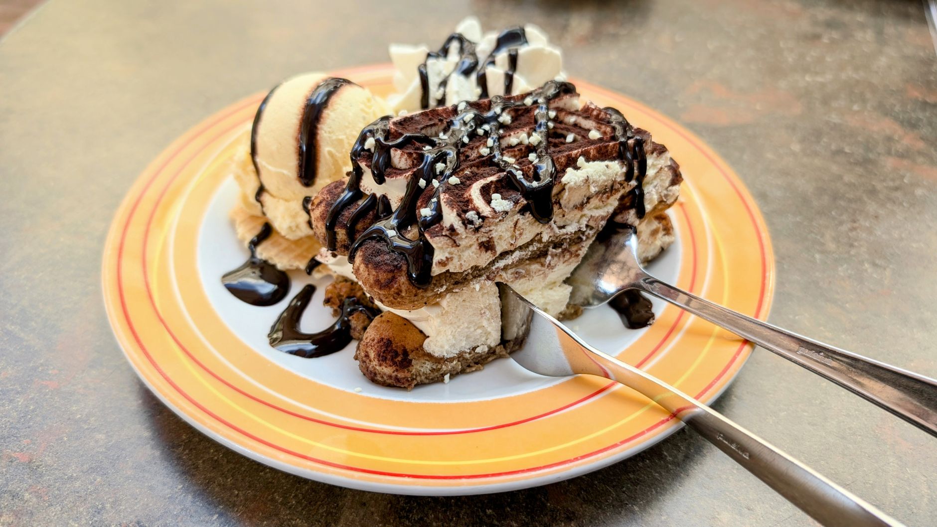 Bakeries Capitalize on Frozen Pastry Craze as Ice Cream Croissants Surge in Popularity